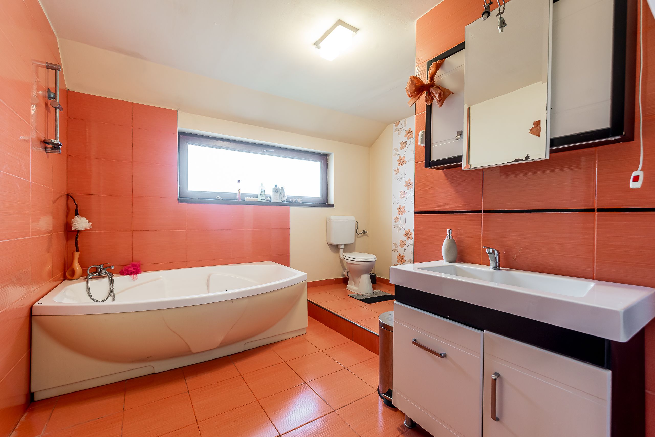 VILĂ MODERNĂ CU PISCINĂ, SAUNĂ- COMISION 0% – ARADUL NOU — fotografia 11