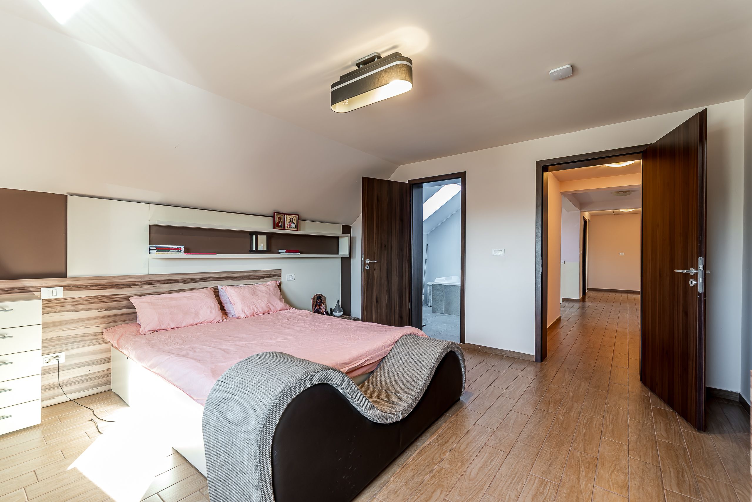 Casă cu5 camere, teren 720 mp, fotovoltaice 13 kW, Aradul Nou — fotografia 10