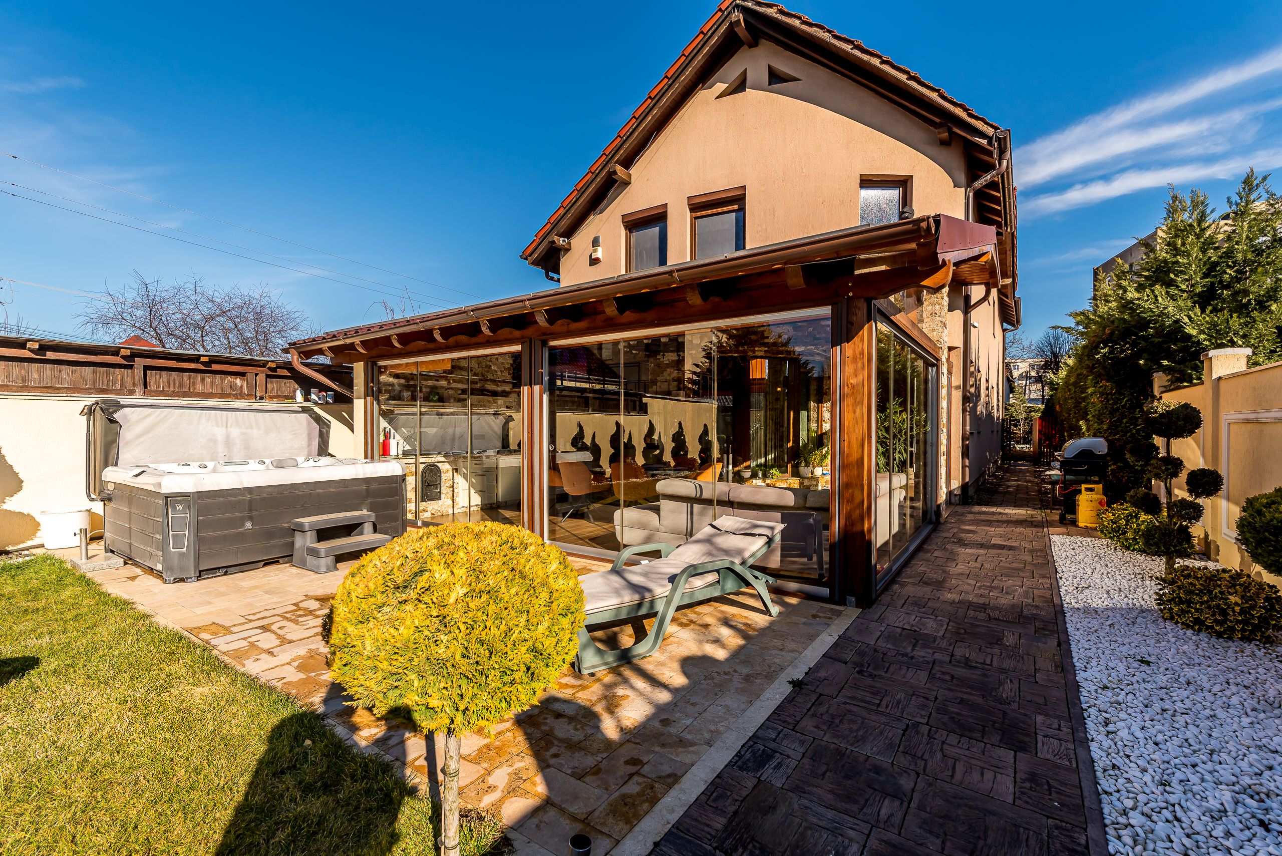 Casă cu5 camere, teren 720 mp, fotovoltaice 13 kW, Aradul Nou — fotografia 3