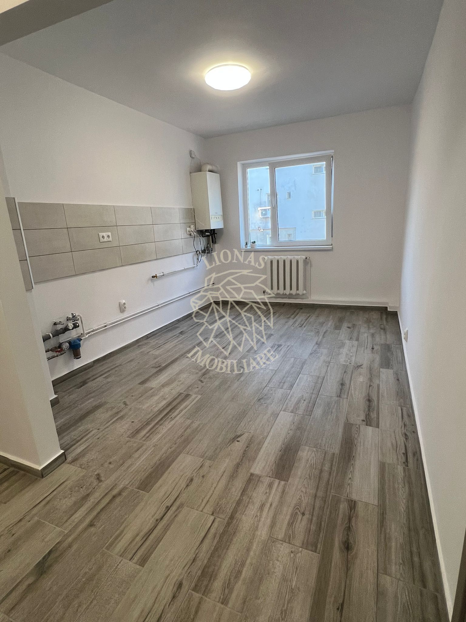 Apartament 2 camere 52mp+balcon-etaj 2-renovat-Zona Andrei Muresanu
