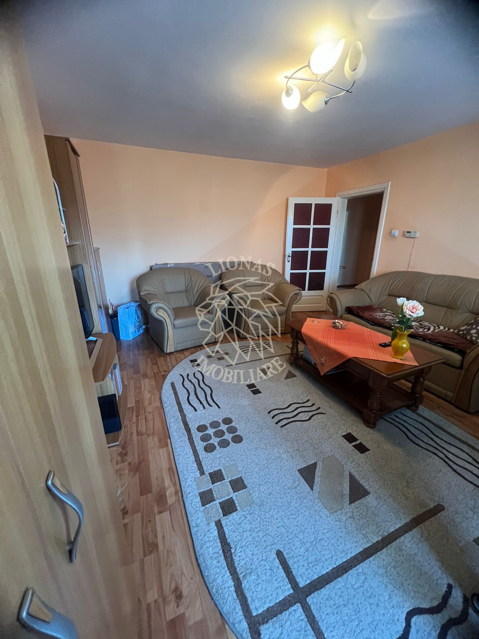 Apartament decomandat 4 camere 85 mp-balcon-etaj 3-parcare-Zona Lama