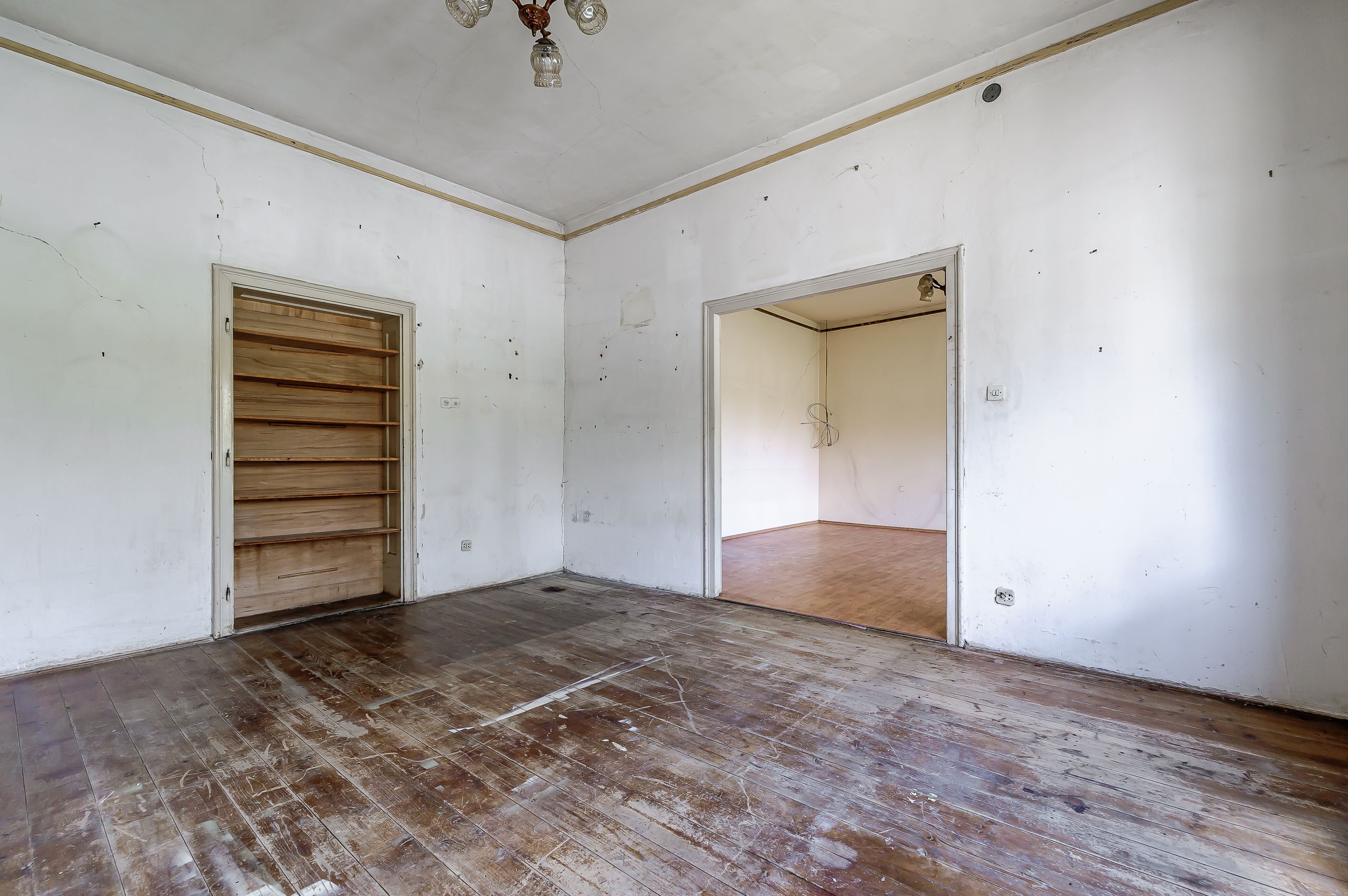 Pârneava | 716 mp teren + 2 corpuri de casă — fotografia 8
