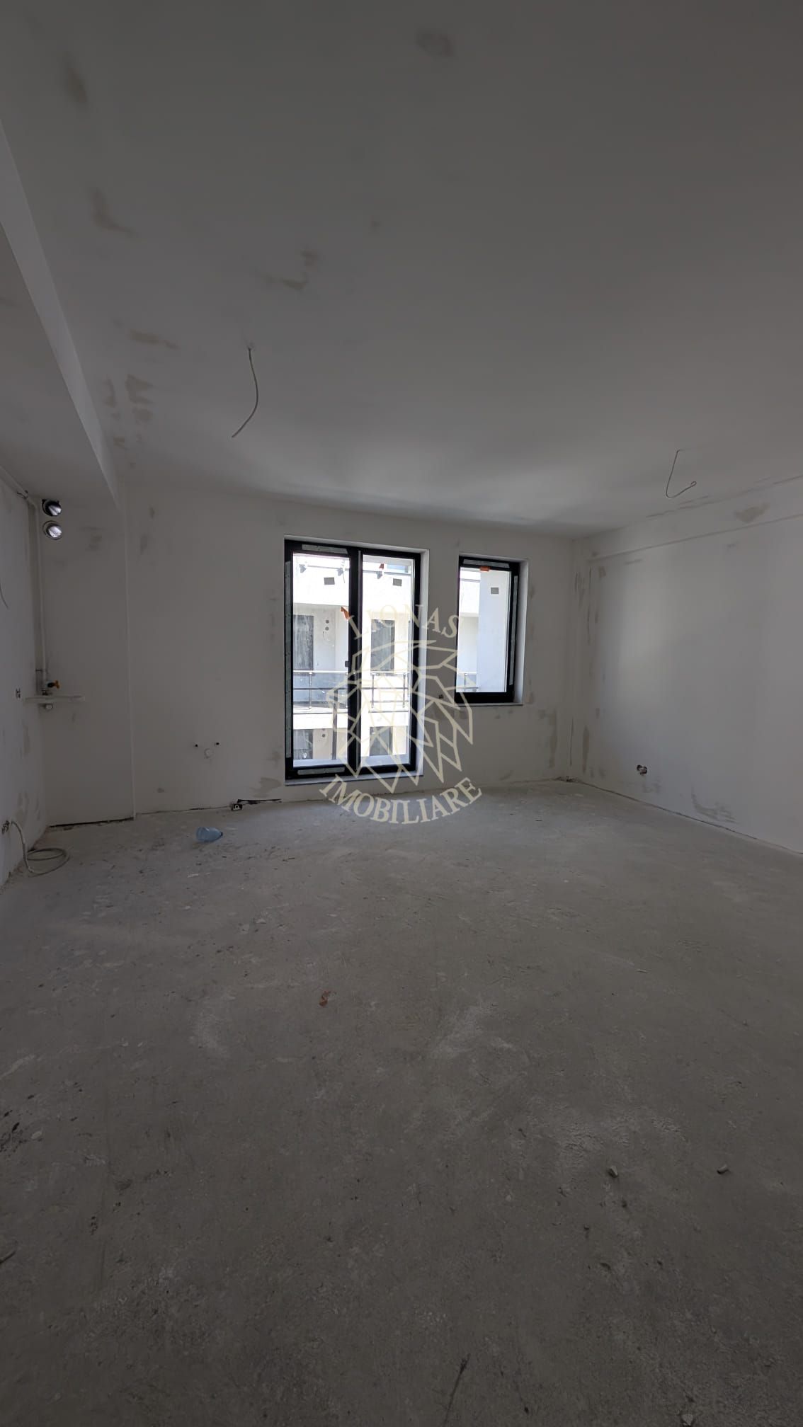 COMISION 0%! Apartament finisat 2 camere-balcon-etaj 2-Zona Zavoaie