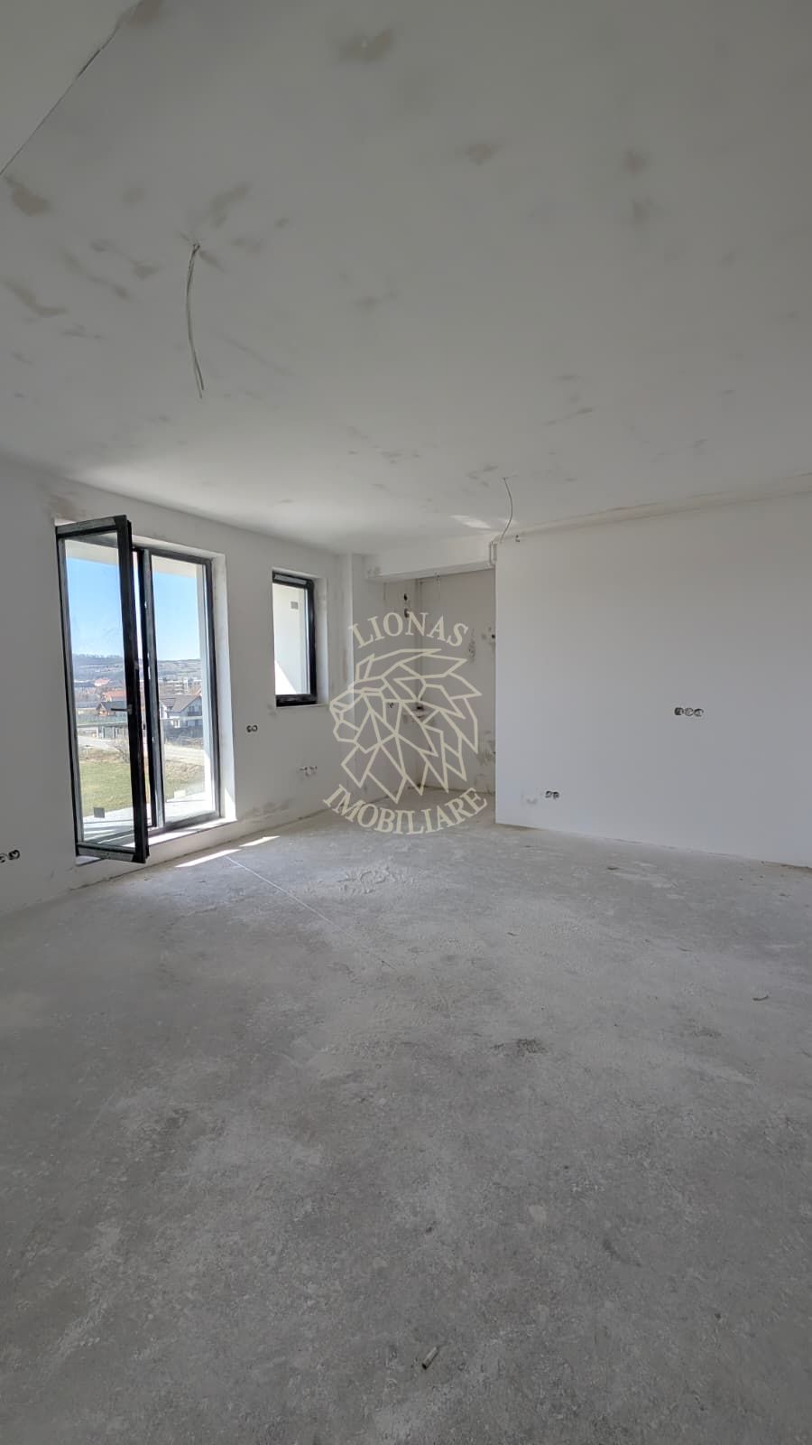 COMISION 0%! Apartament finisat 3 camere-balcon-etaj 1-Zona Zavoaie