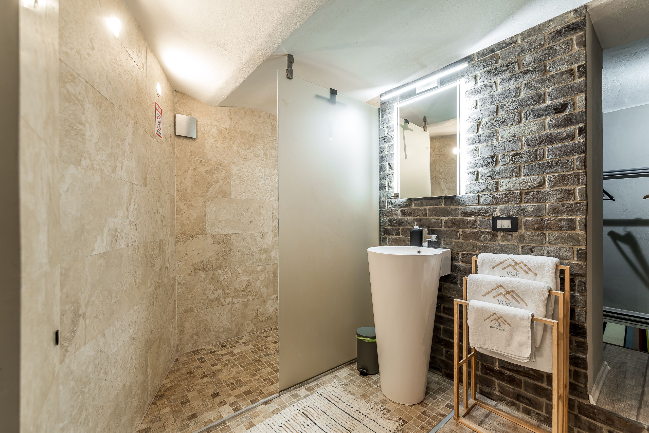 Apartament ultracentral | parter | mobilat și utilat — fotografia 9