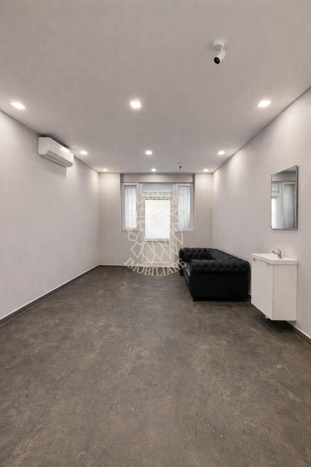 Spatiu comercial 21 mp la strada-ideal salon, cabinet-Zona Garii