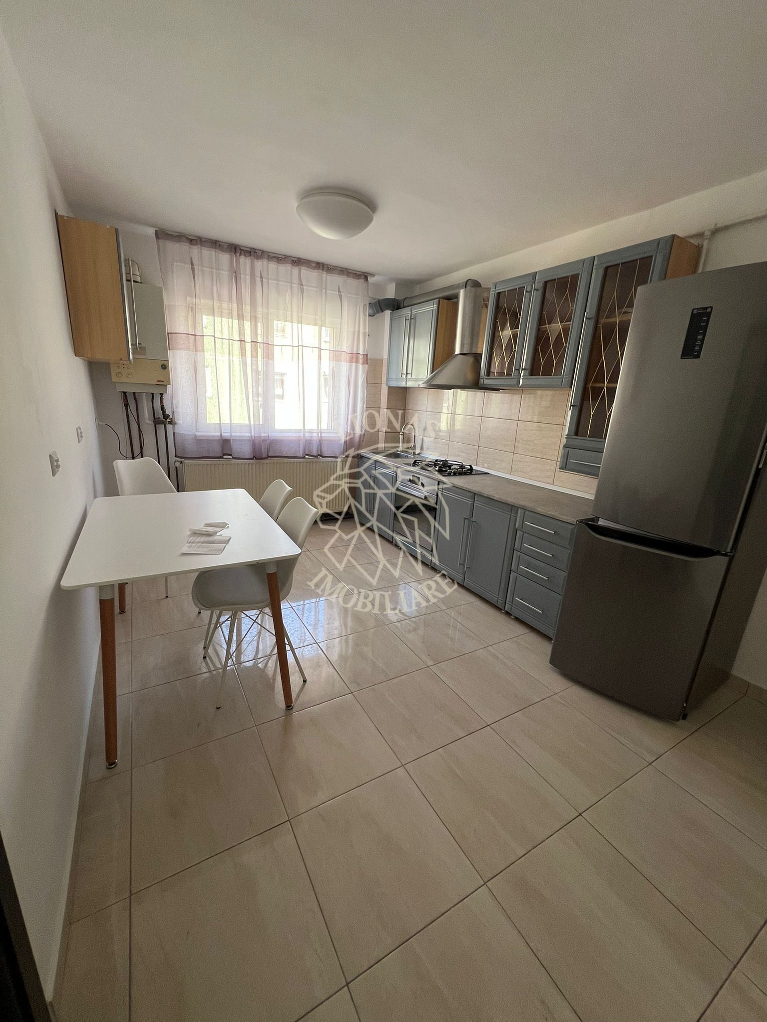 Apartament 3 camere 67 mp-balcon-etaj 3-Zona Andrei Muresanu