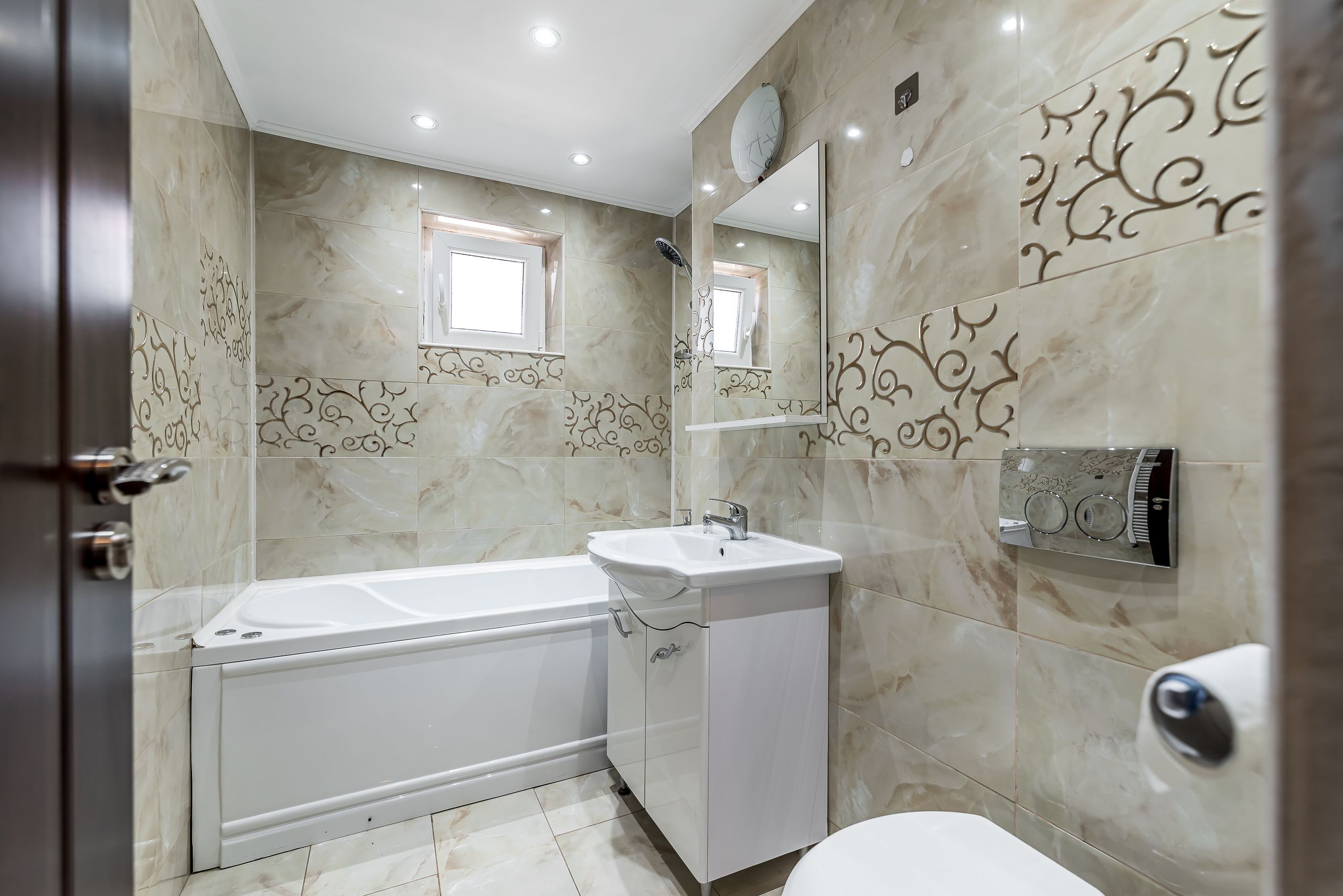 REZERVAT! Ap 2 camere, renovat, 2 balcoane. Cartier Alfa Arad — fotografia 3
