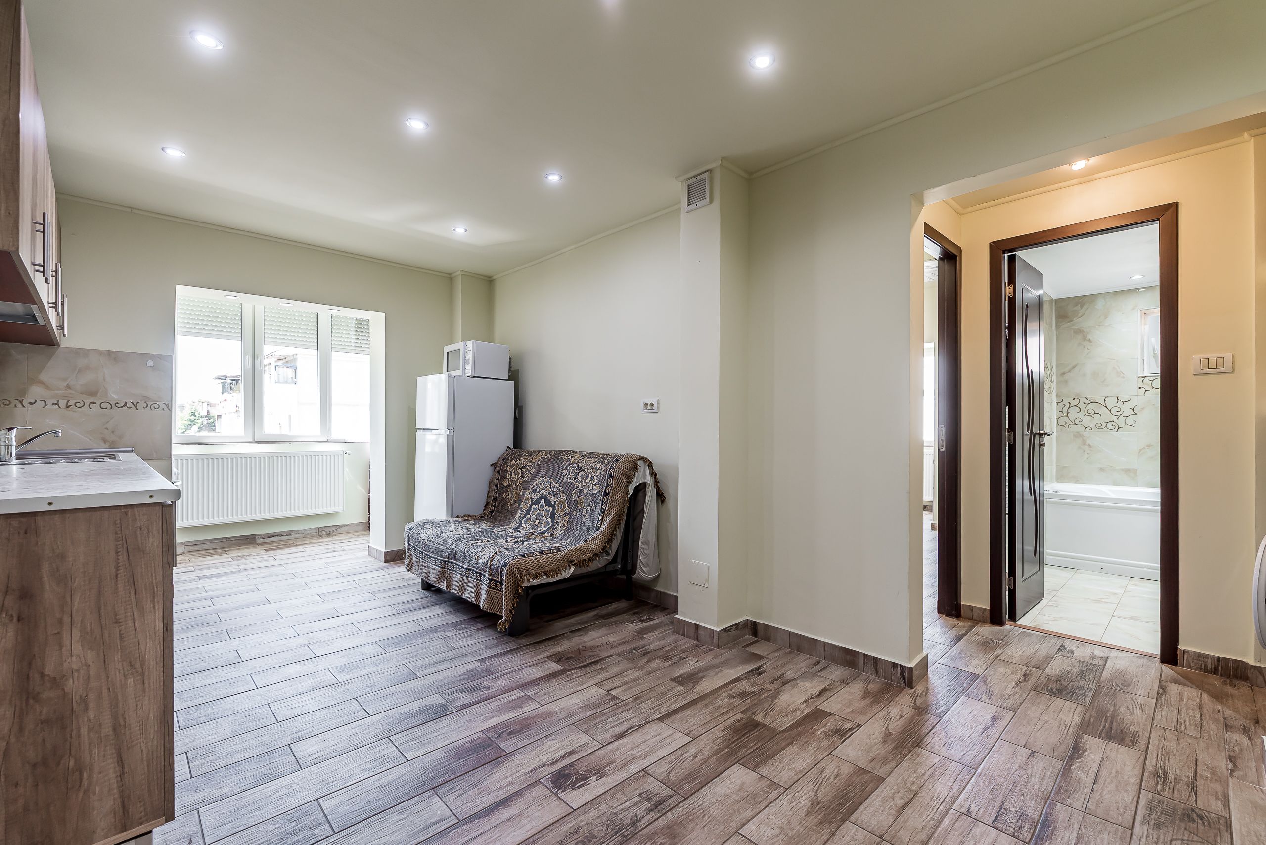 REZERVAT! Ap 2 camere, renovat, 2 balcoane. Cartier Alfa Arad — fotografia 2