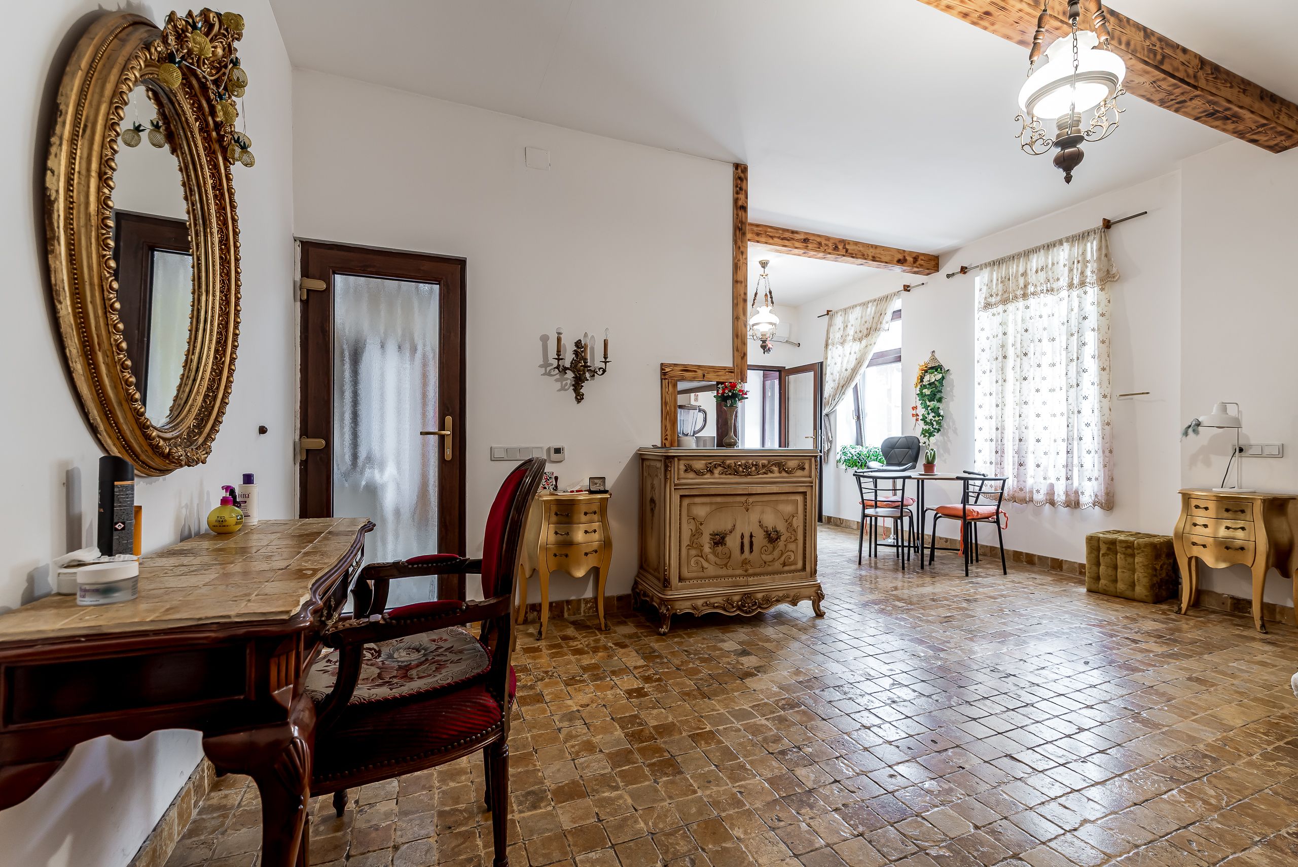 De închiriat spațiu ultracentral, ideal pentru multiple activități — fotografia 3