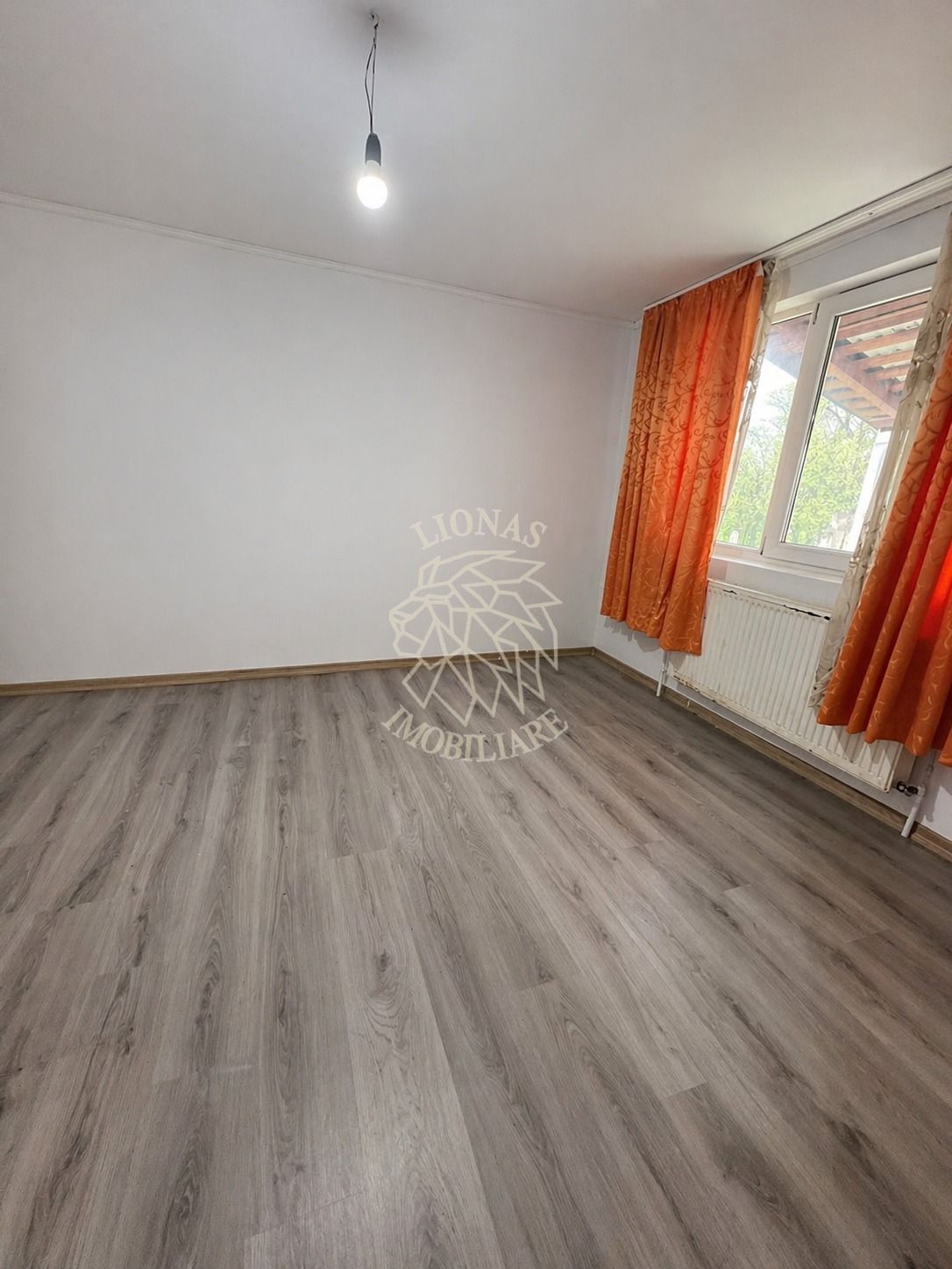 Casa 4 camere 106 mp-terasa 42 mp-teren 500 mp-Josenii Bargaului