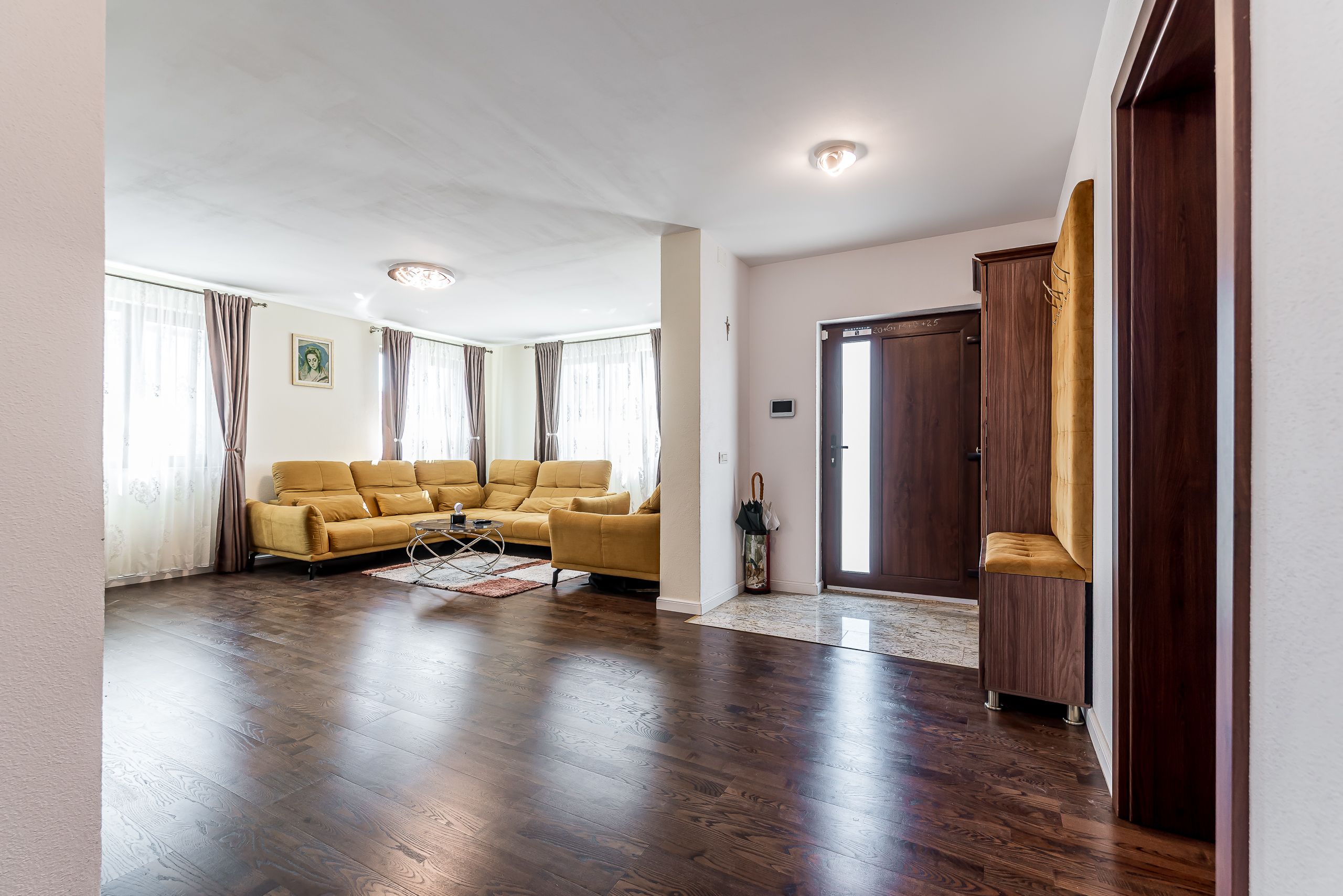 Rezervat Casa la cheie de vanzare in cartierul Europa, Vladimirescu — fotografia 3