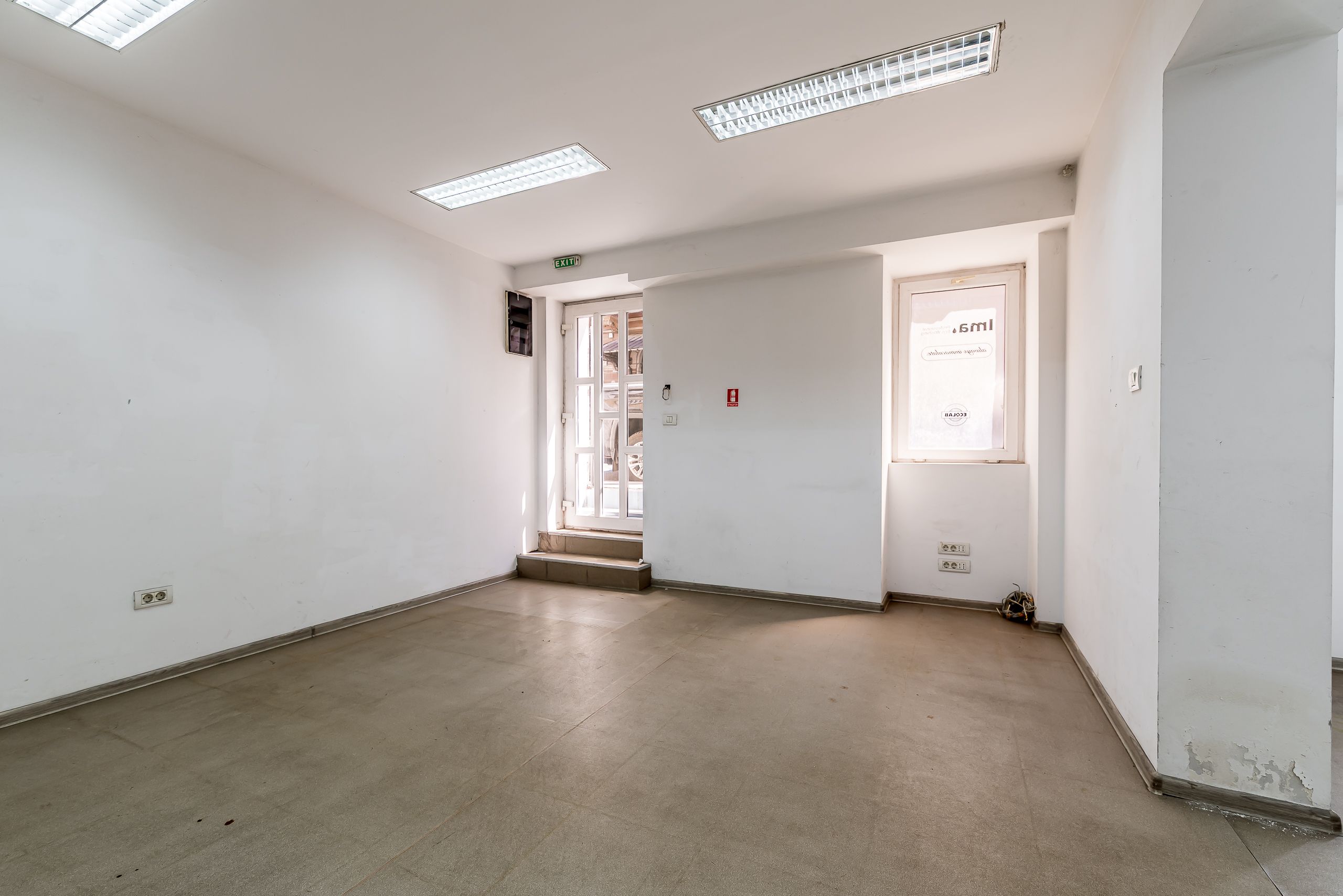 Spațiu comercial cu acces stradal, pe b-dul Decebal, ideal investiție — fotografia 7