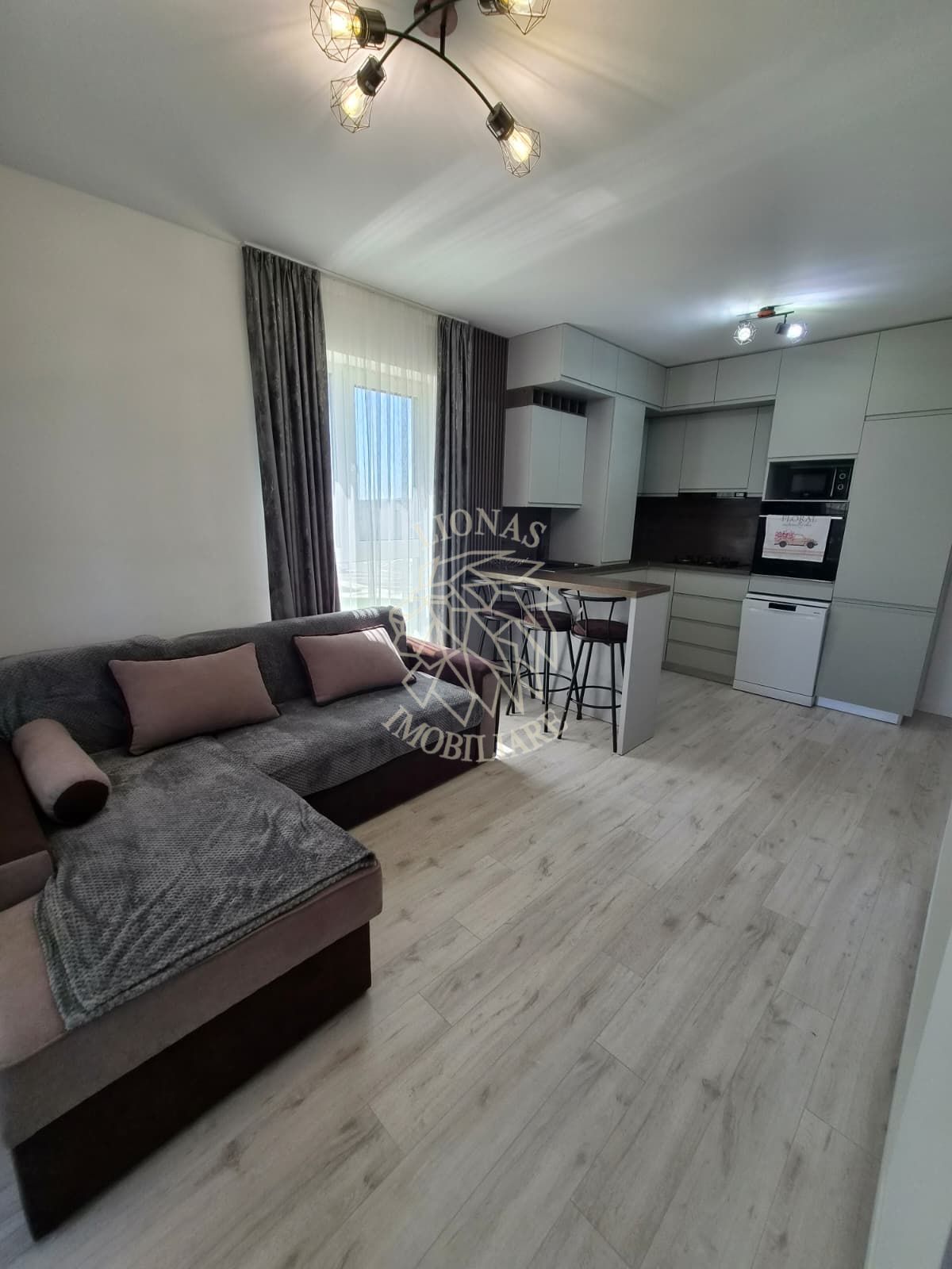 Apartament Modern 3 camere-balcon-etaj 1-parcare-Zona Dr. Dumitrei