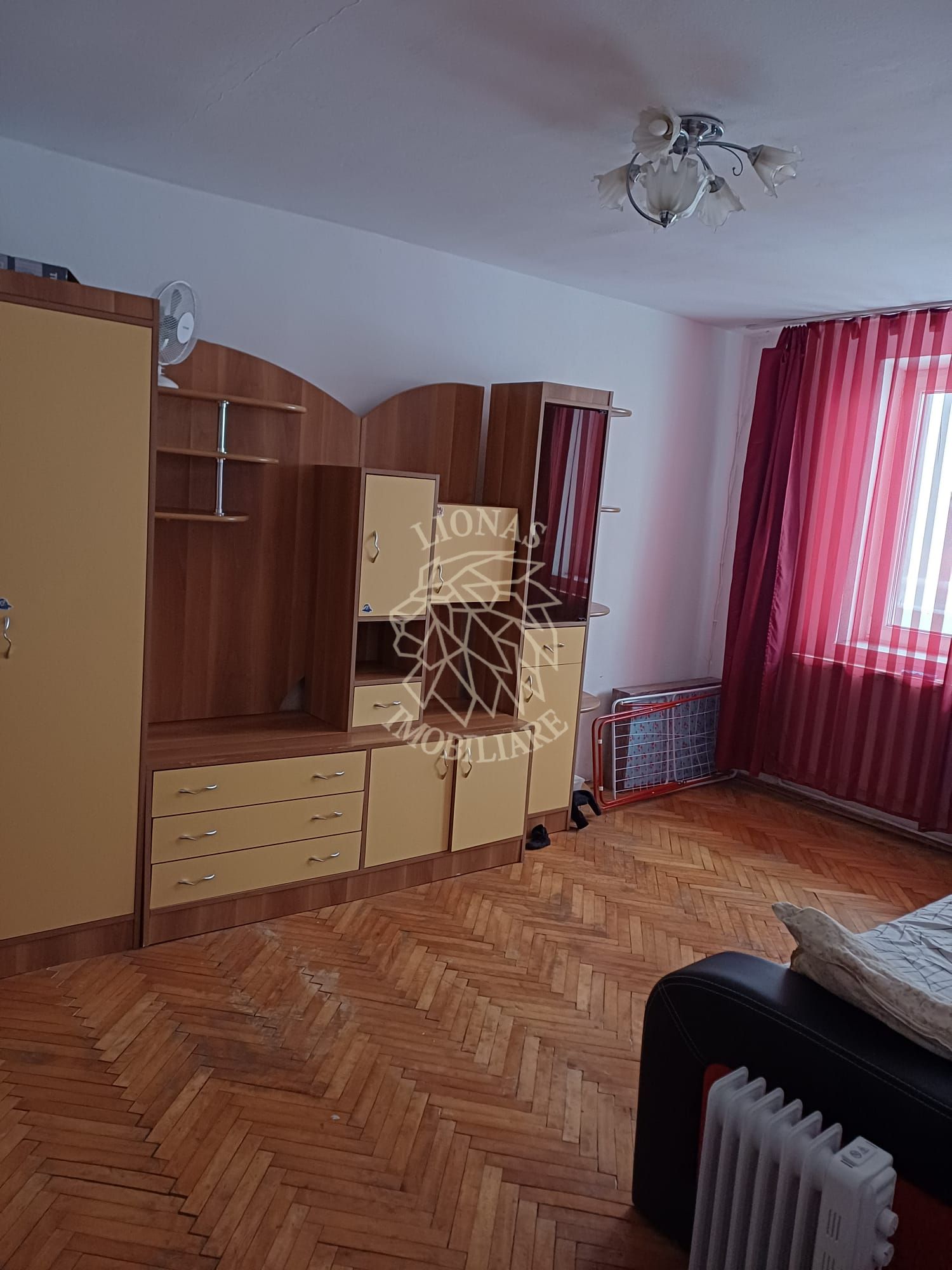 Apartament compartimentat cu 2 garsoniere-parter-Zona Policlinica
