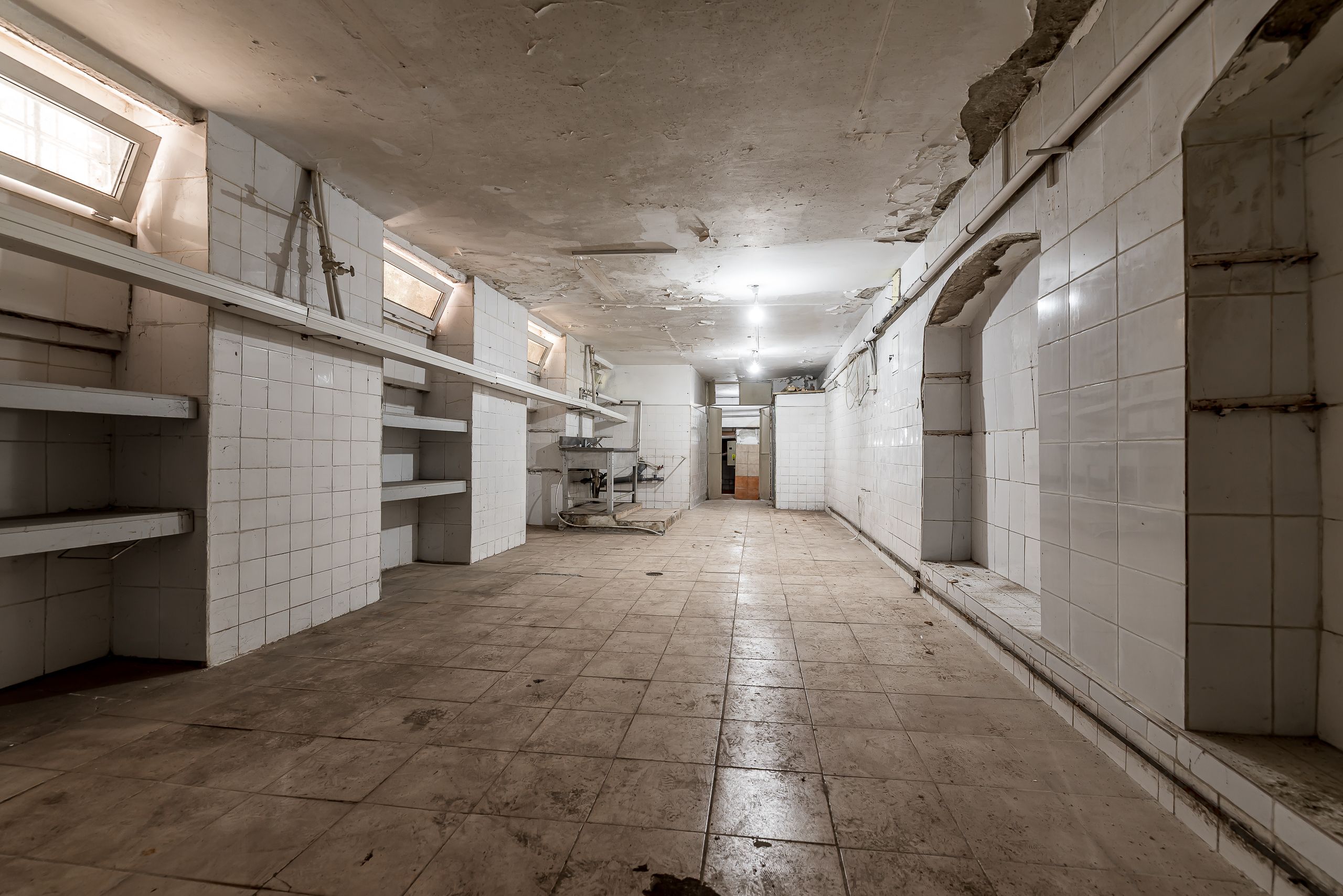 REZERVAT! Spatiu comercial ,cu vitrina de  in zona Boul Rosu. — fotografia 5