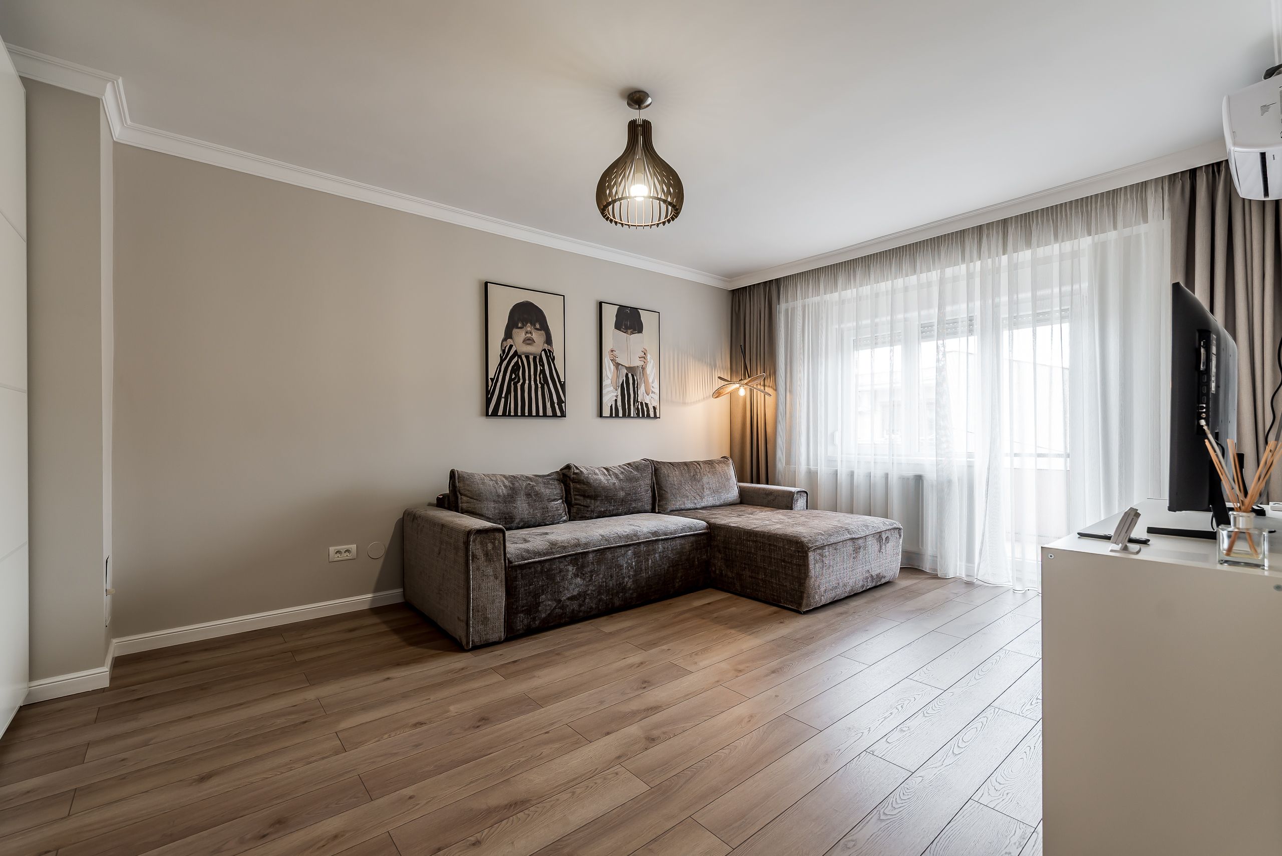 Apartament ultrafinisat la cheie cu 2 camere decomandat Piata Mica — fotografia 3
