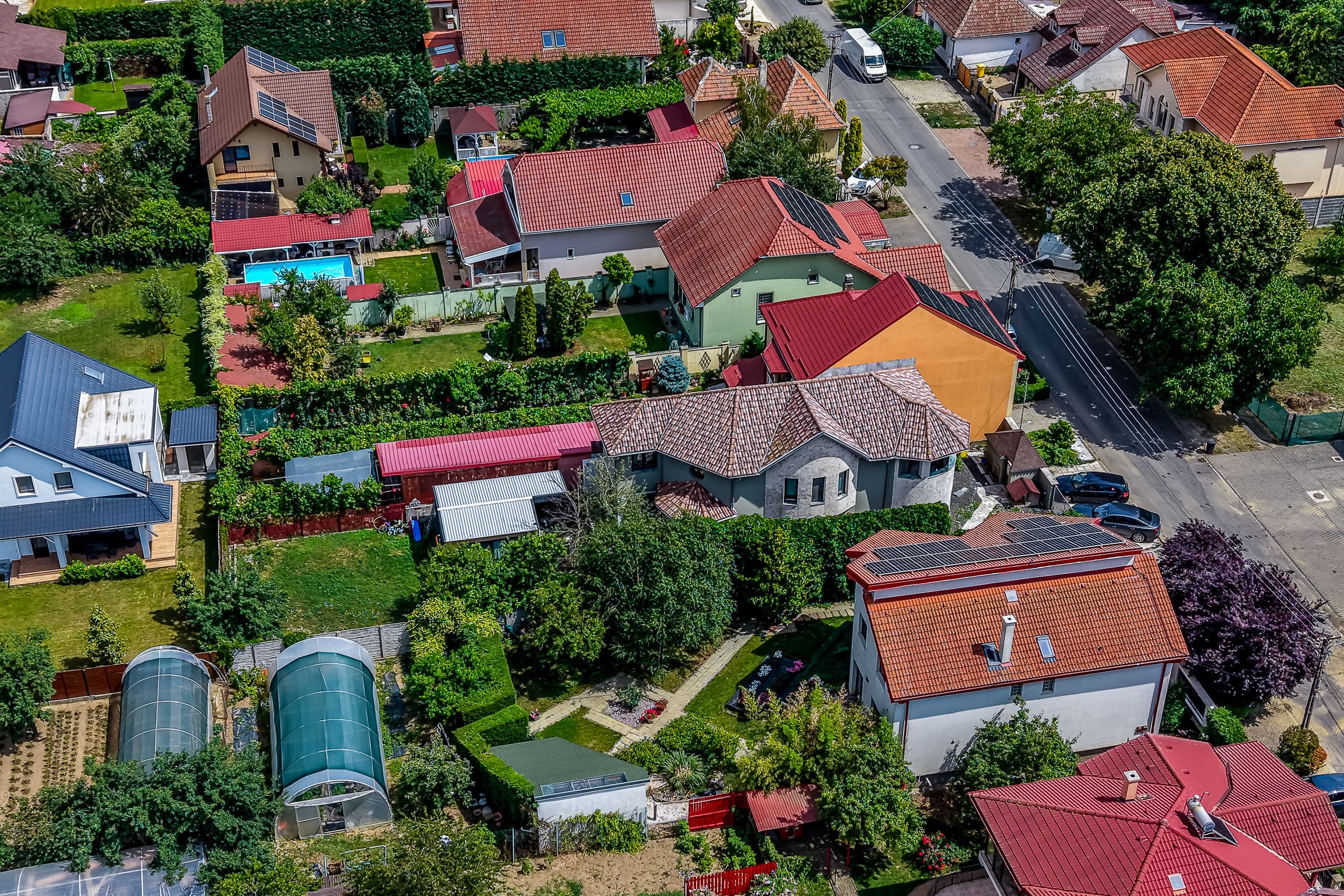 Vilă P+1 | Zona Subcetate | bazin, sală, pista biciclete în vecinătate — fotografia 11