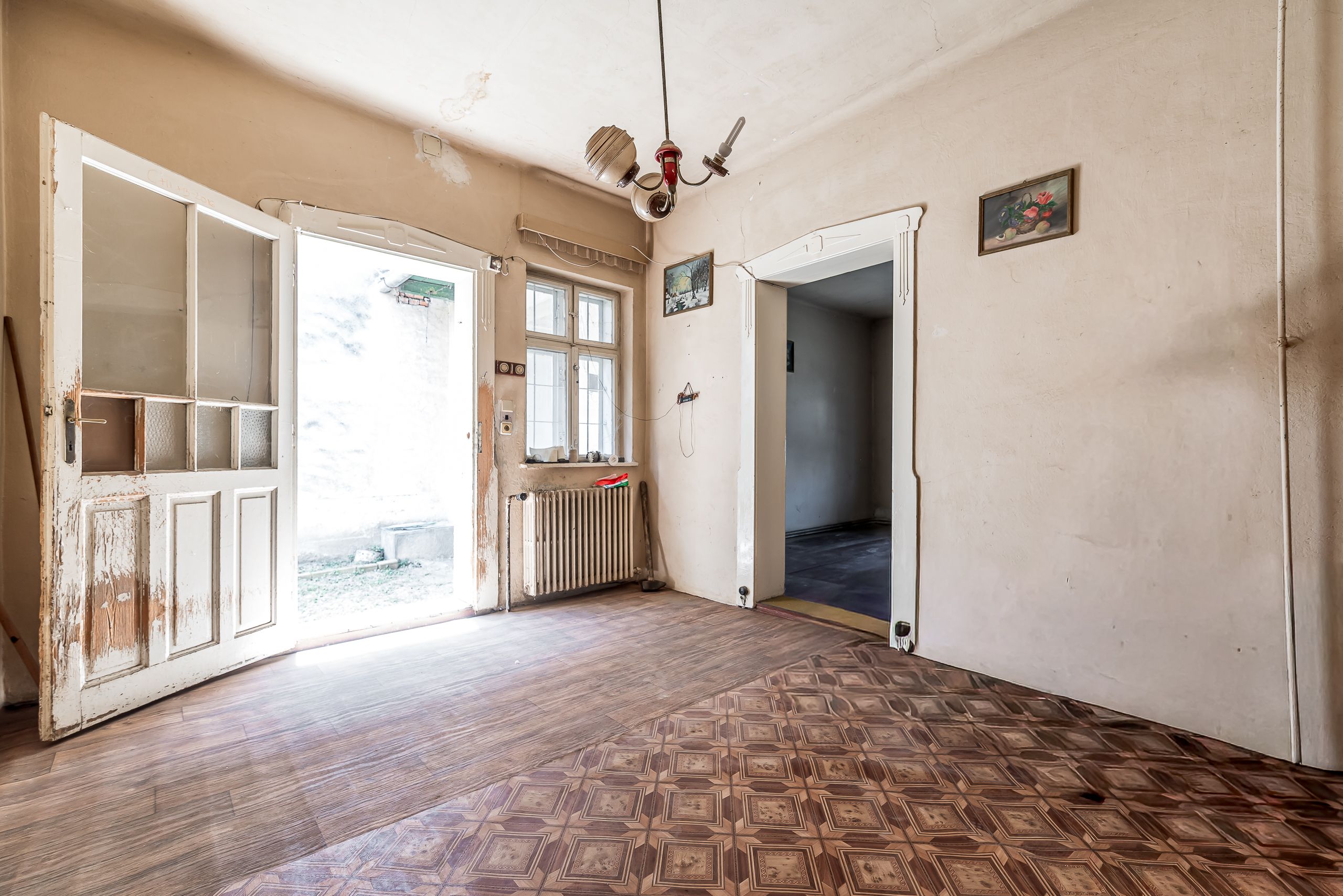 Casă solidă din cărămidă cu potențial EXCEPȚIONAL pe Calea Timișorii — fotografia 5