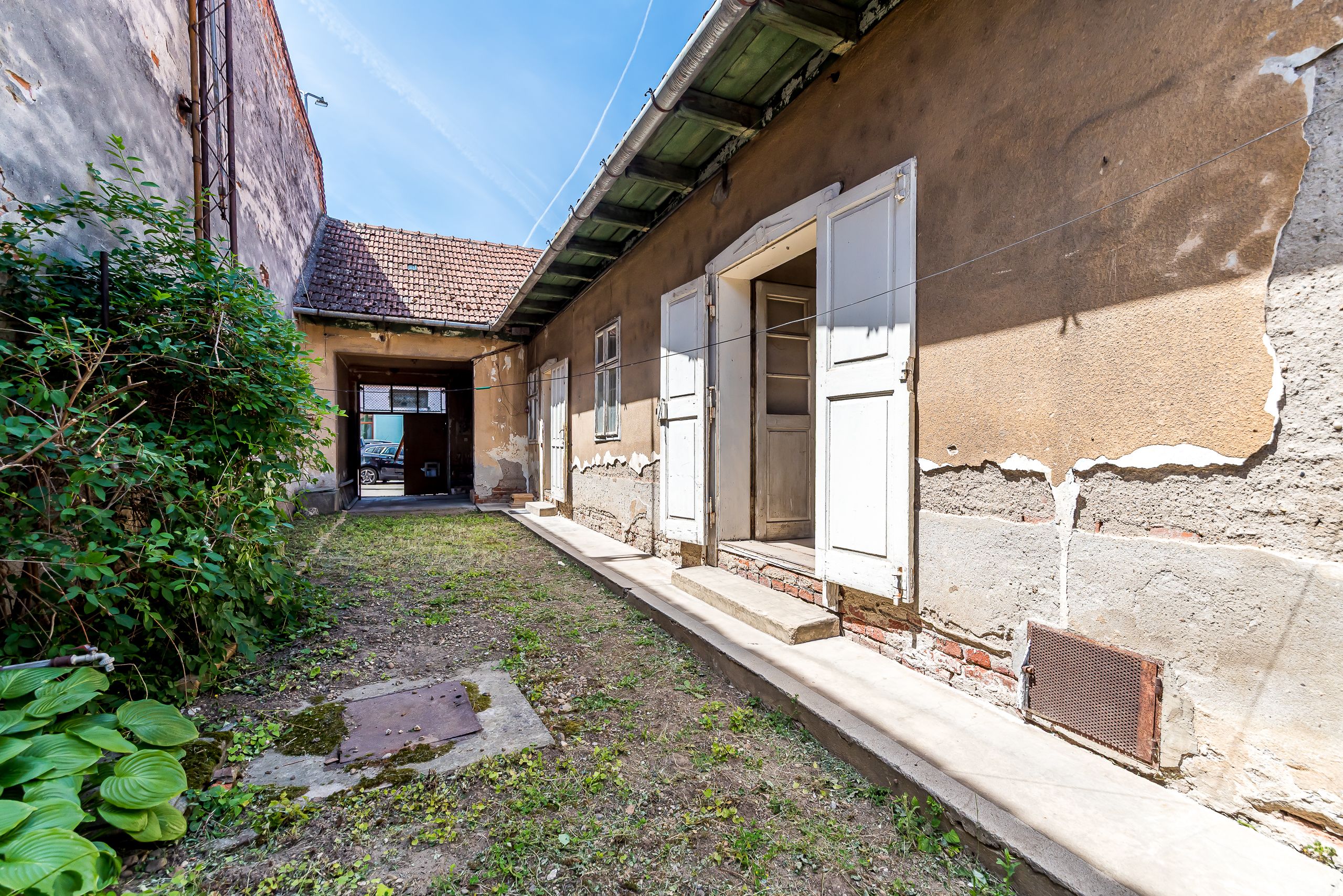 Casă solidă din cărămidă cu potențial EXCEPȚIONAL pe Calea Timișorii — fotografia 9