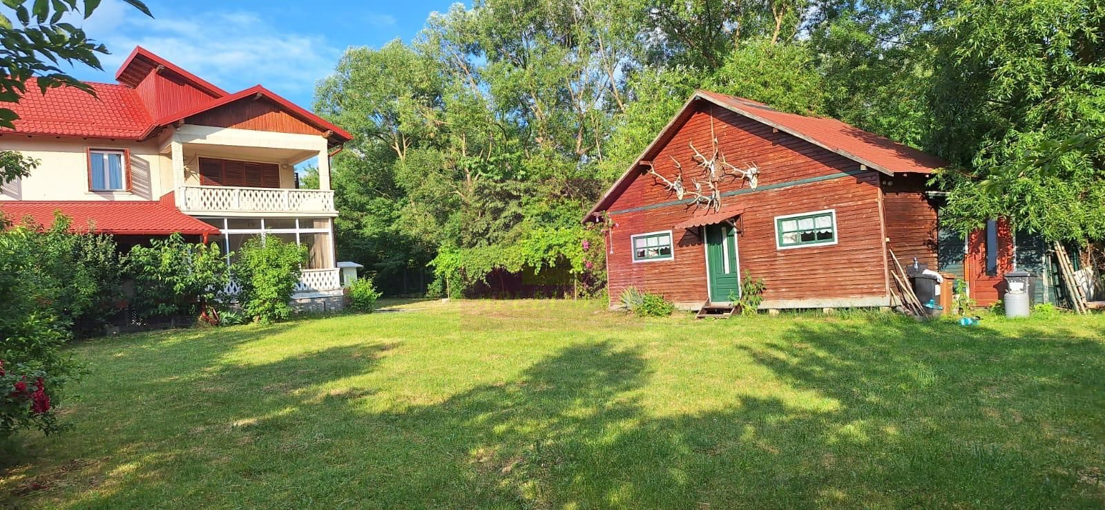 Vila de vanzare cu 6 camere si teren de 5116 mp in Cornu, Prahova - Cornu