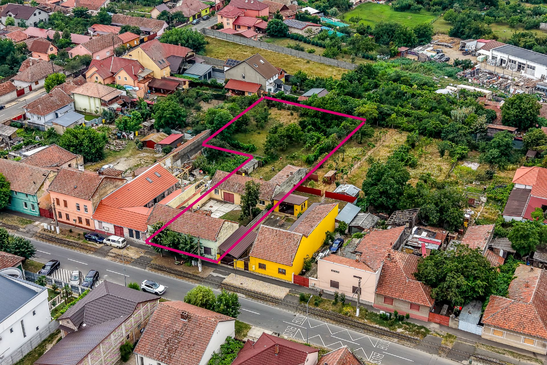 Casa cu potential multiplu cu teren generos pe strada Dunarii