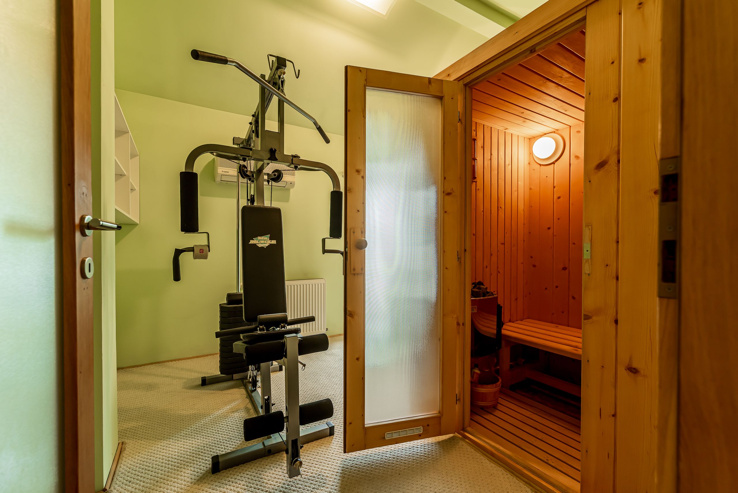 Casă noua cu garaj in Aradul Nou, cartier privat Comision 0% — fotografia 12