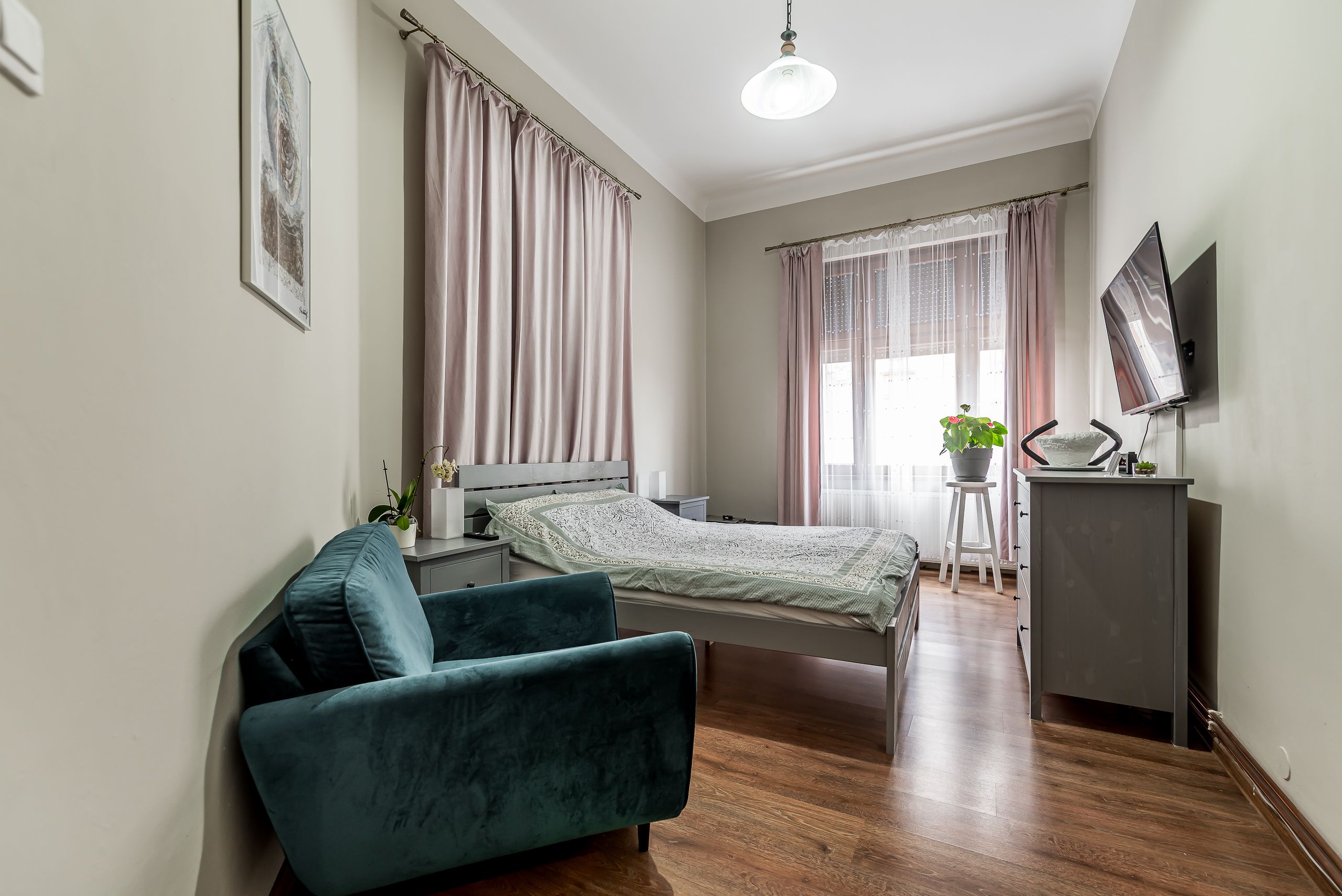 Apartament ultracentral cu 4 camere decomandat, etaj intermediar — fotografia 4