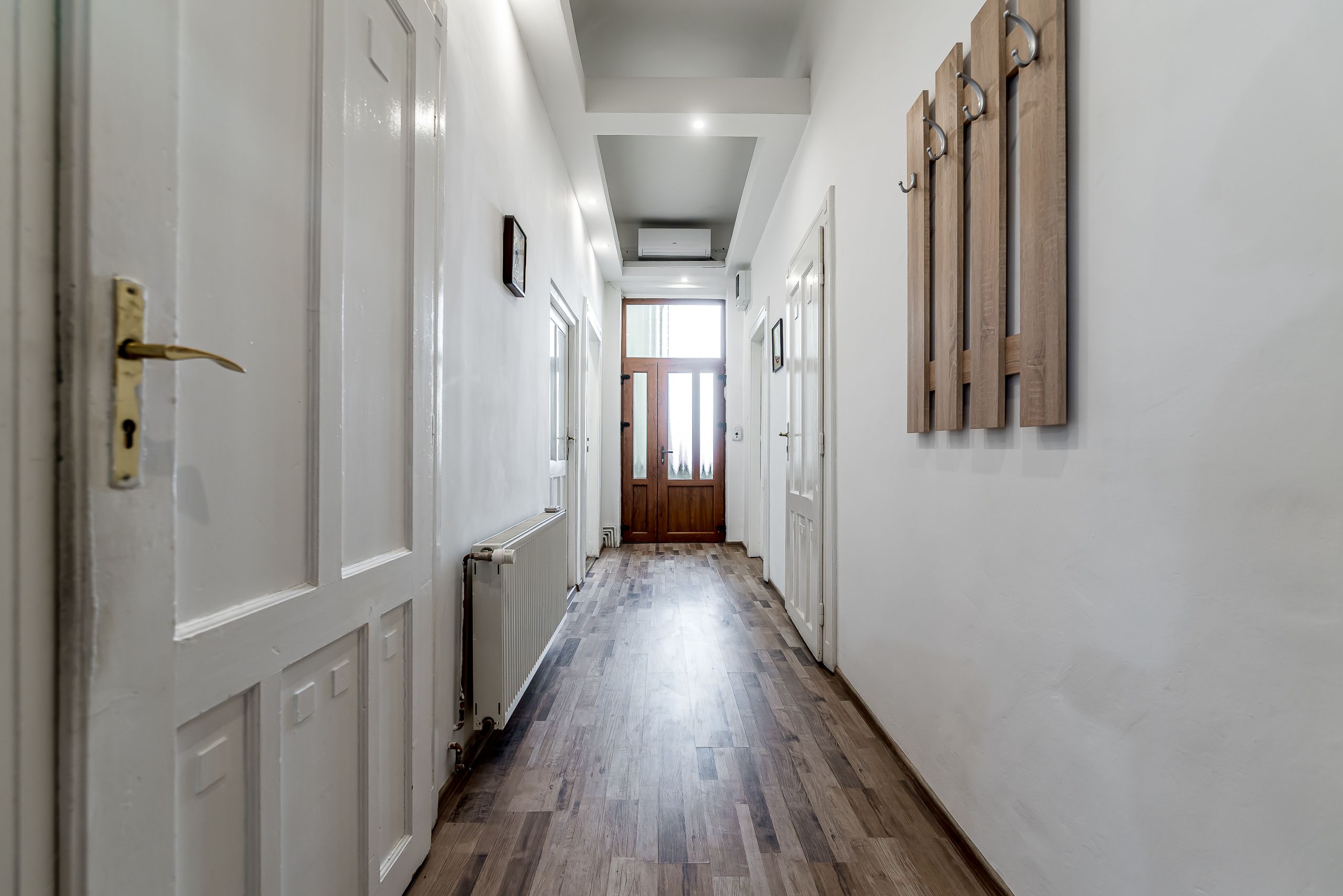 Apartament ultracentral cu 4 camere decomandat, etaj intermediar — fotografia 7