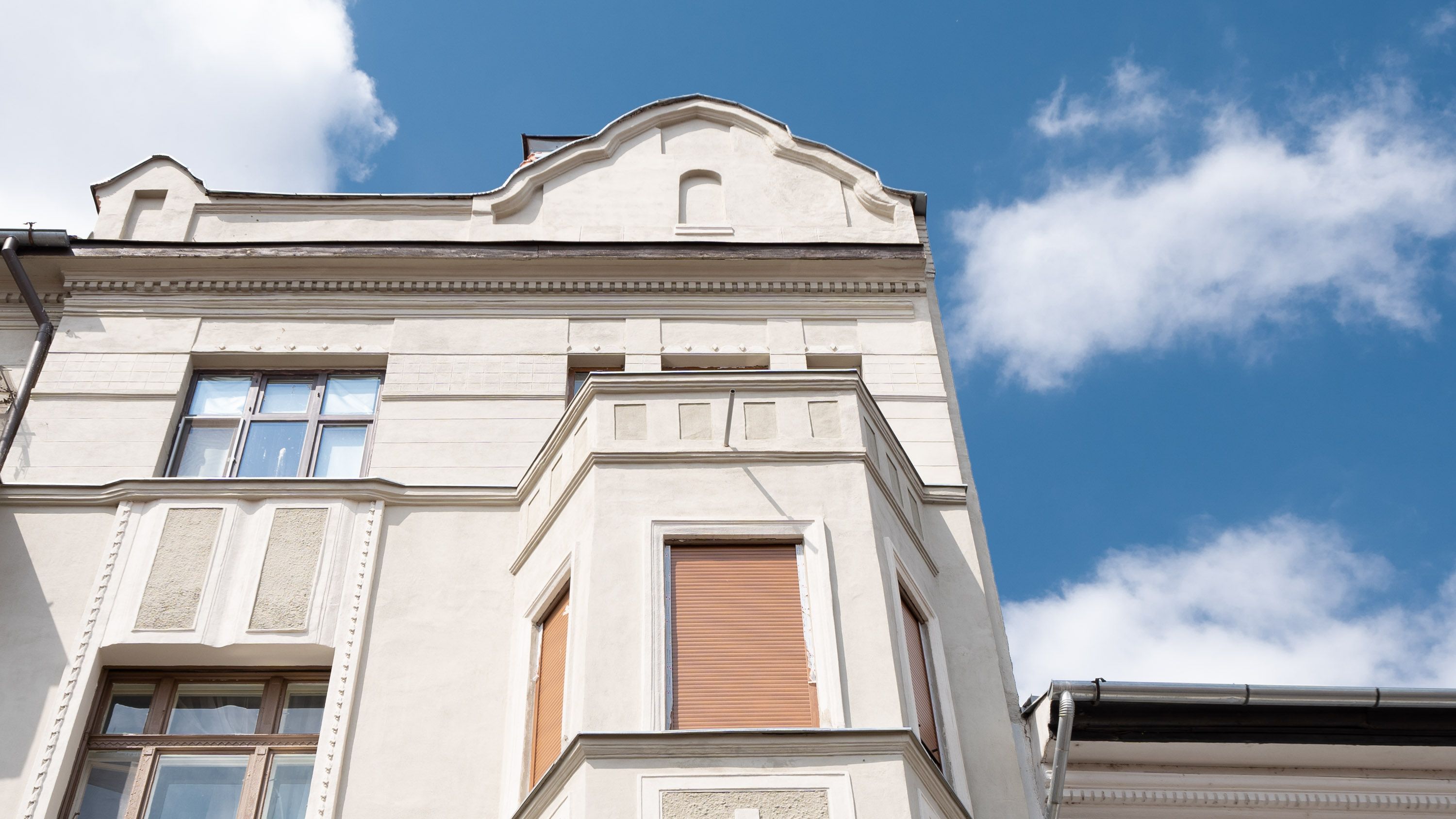 2 camere. Adresă centrală. 99 mp construiți. 2 băi. Etaj 3. — fotografia 2