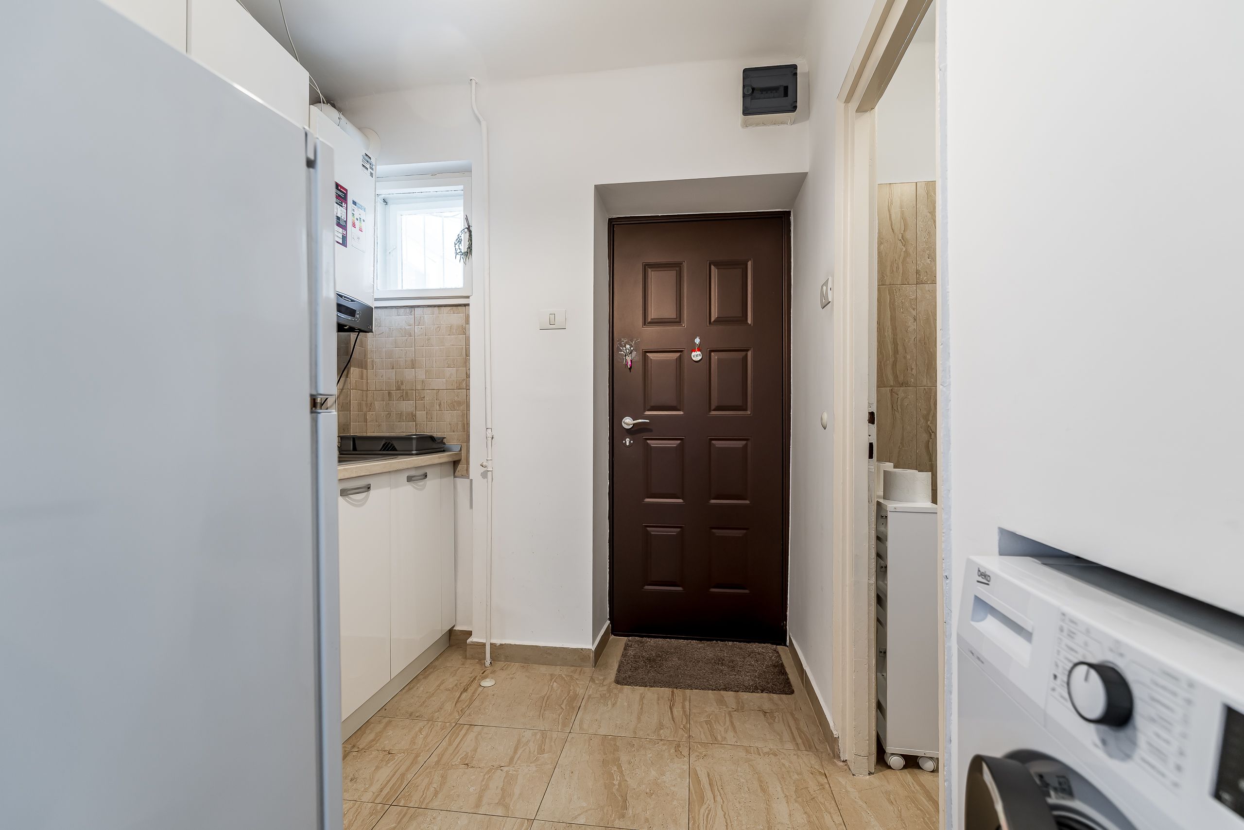 Câștigi o oră pe zi! Apartament cu 2 camere ultracentral, etaj 2 — fotografia 3