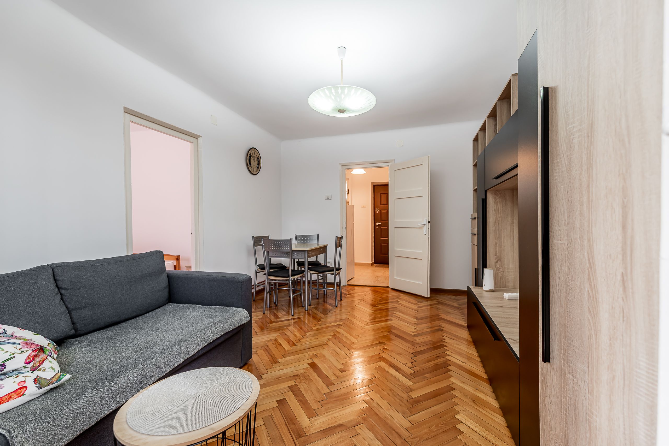 Câștigi o oră pe zi! Apartament cu 2 camere ultracentral, etaj 2 — fotografia 6