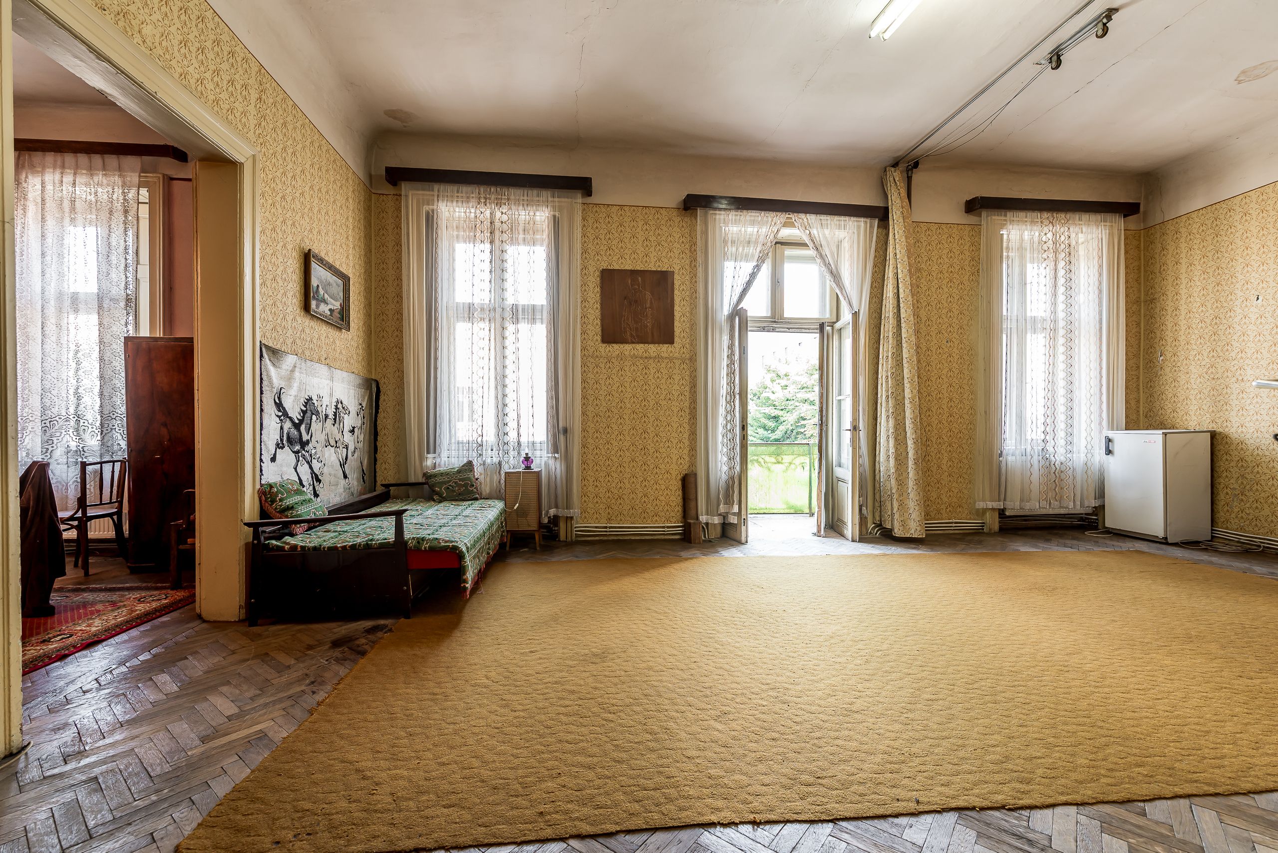 RAR pe piata Apartament cu 3 camere si balcon pe strada Horia — fotografia 3