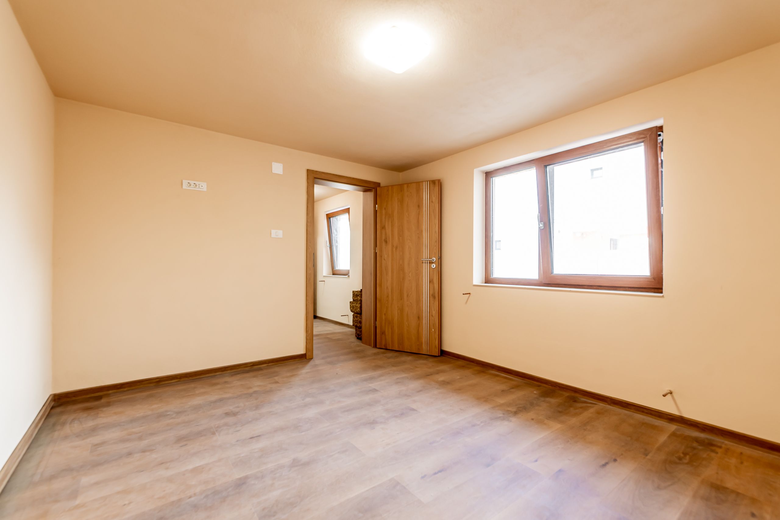 Casă individuală în Aradul Nou zona Tabacovici, aproape de Mureș — fotografia 4