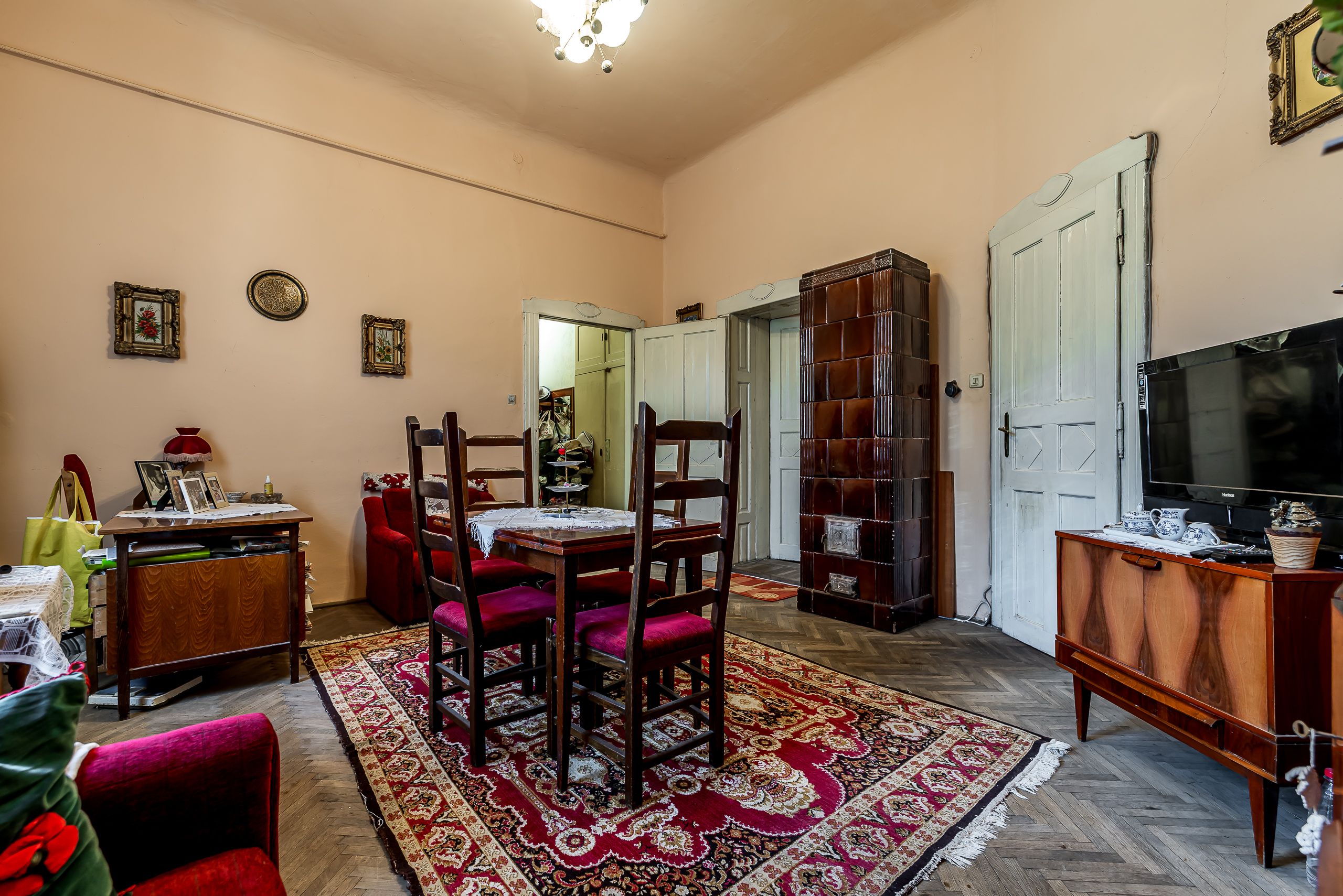 Apartament cu 4 camere si terasa si curte proprie, langa primarie — fotografia 4