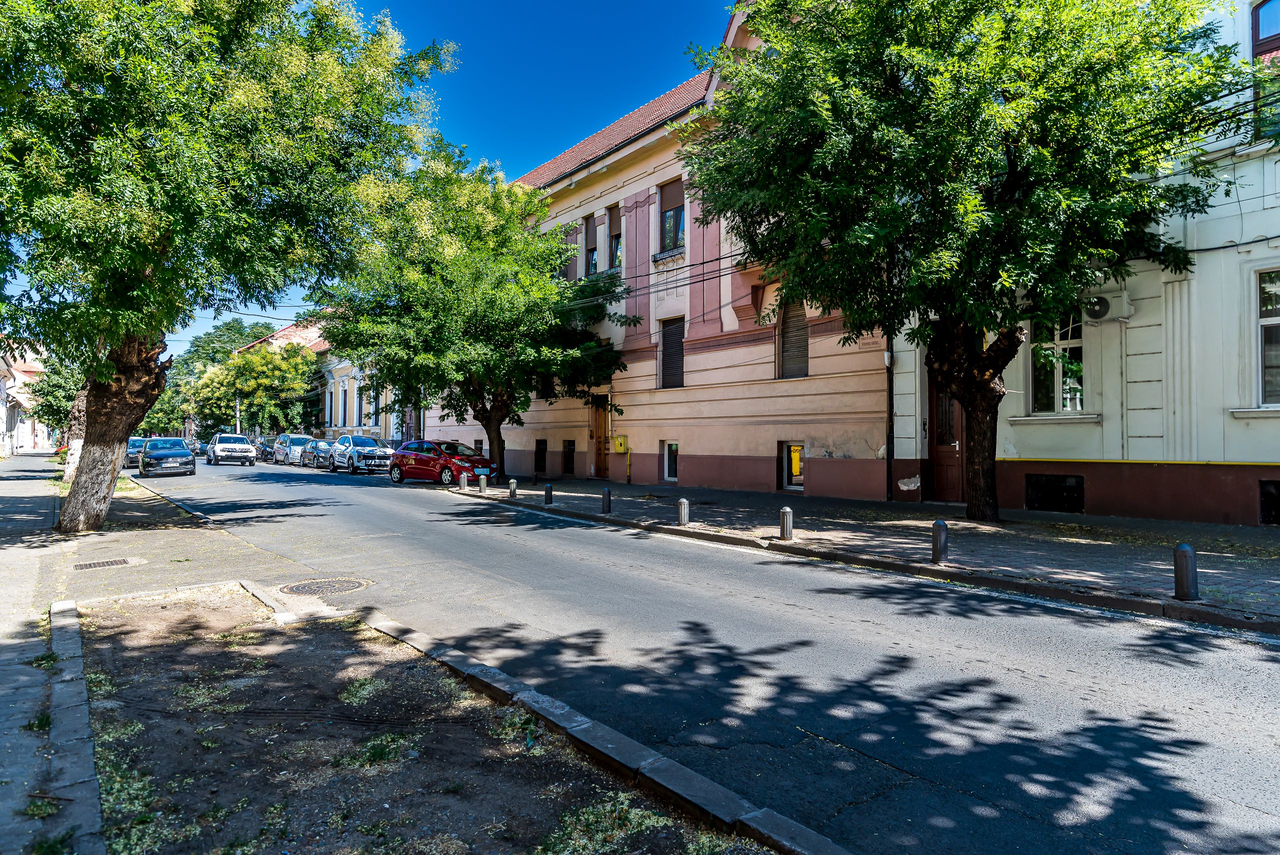 Apartament cu 4 camere si terasa si curte proprie, langa primarie — fotografia 12