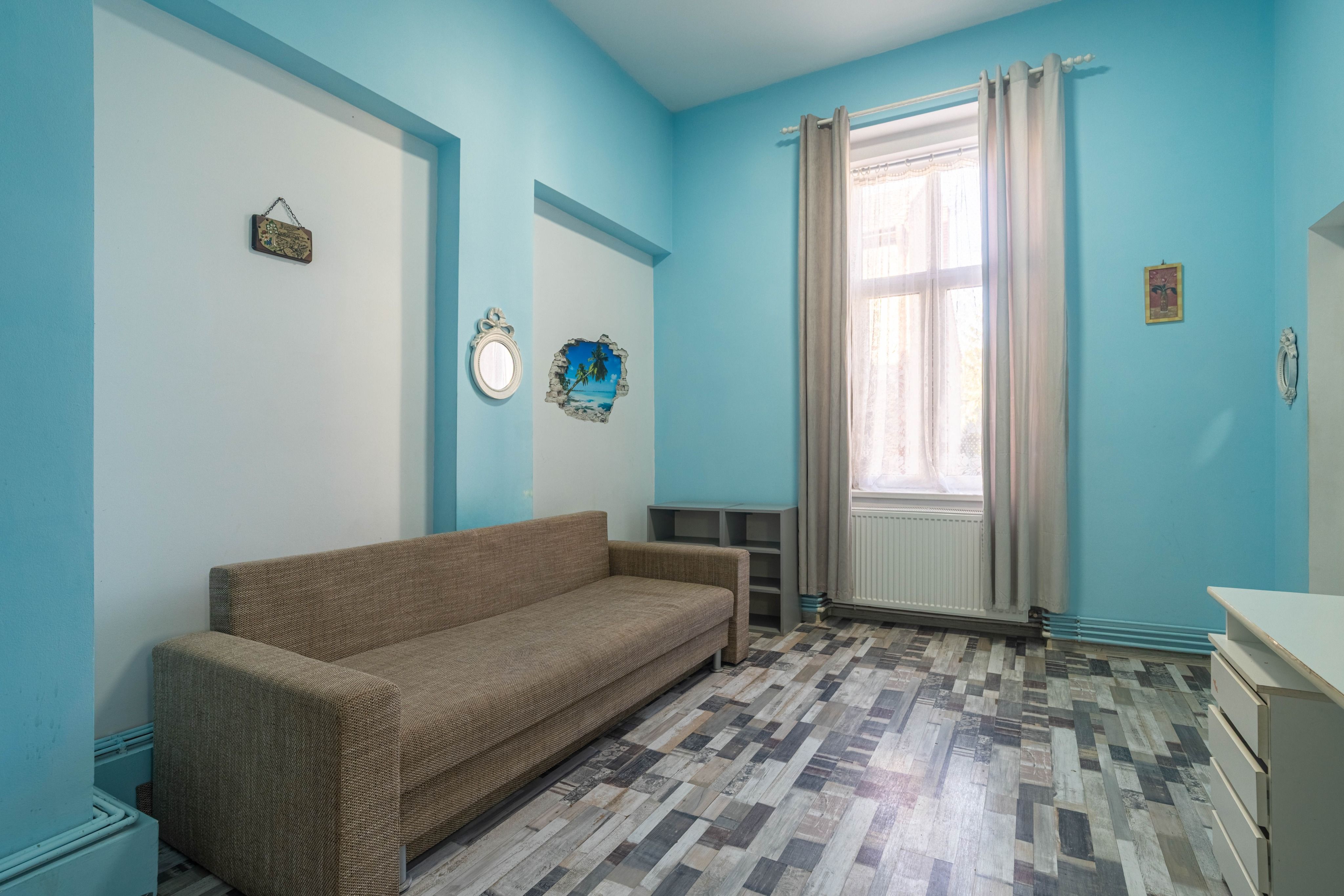 Apartament cu 1 cameră – Central, Arad | Renovat, mobilat și utilat — fotografia 2