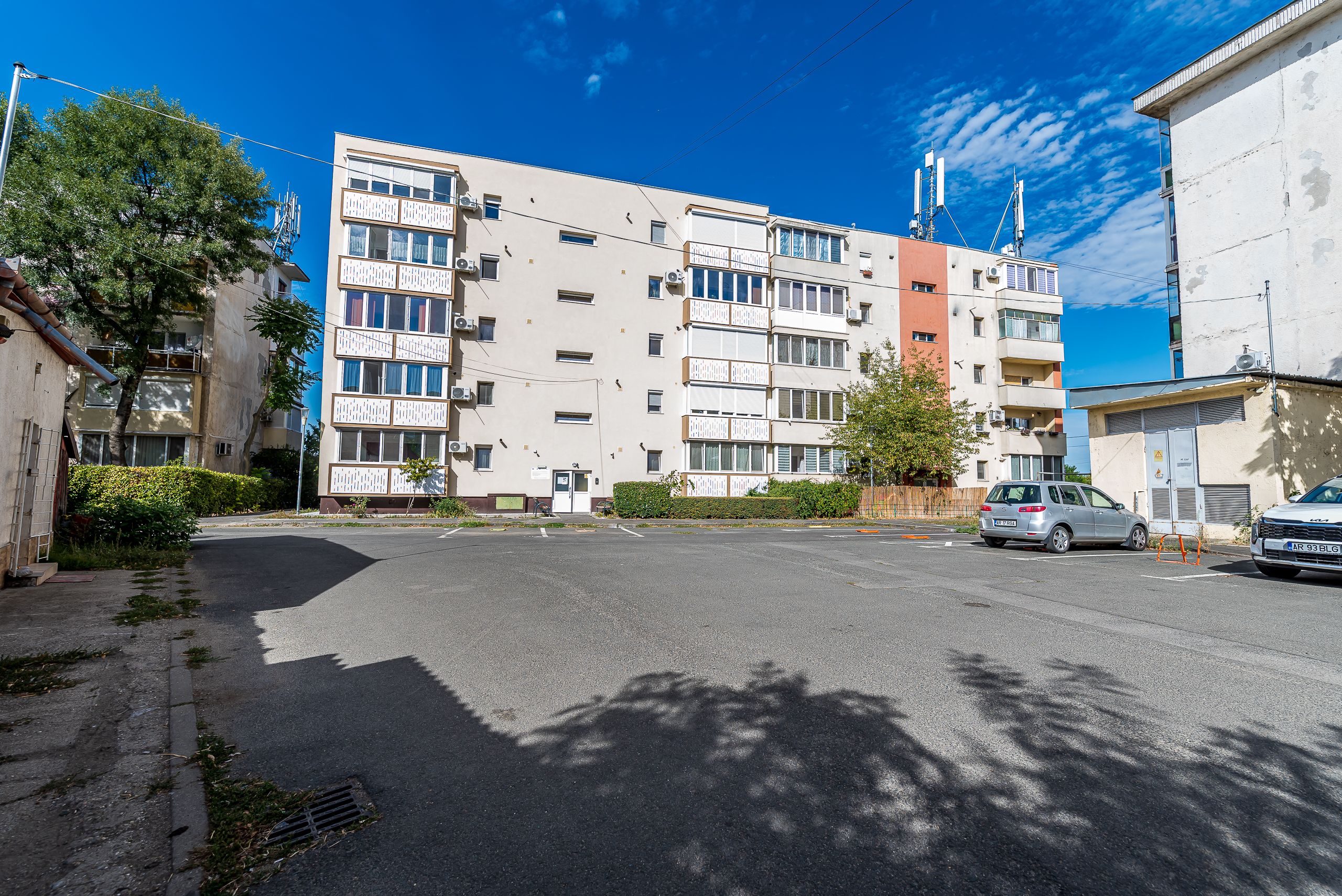 Apartament cu 3 camere decomandat la parter in Confectii Comision 0%