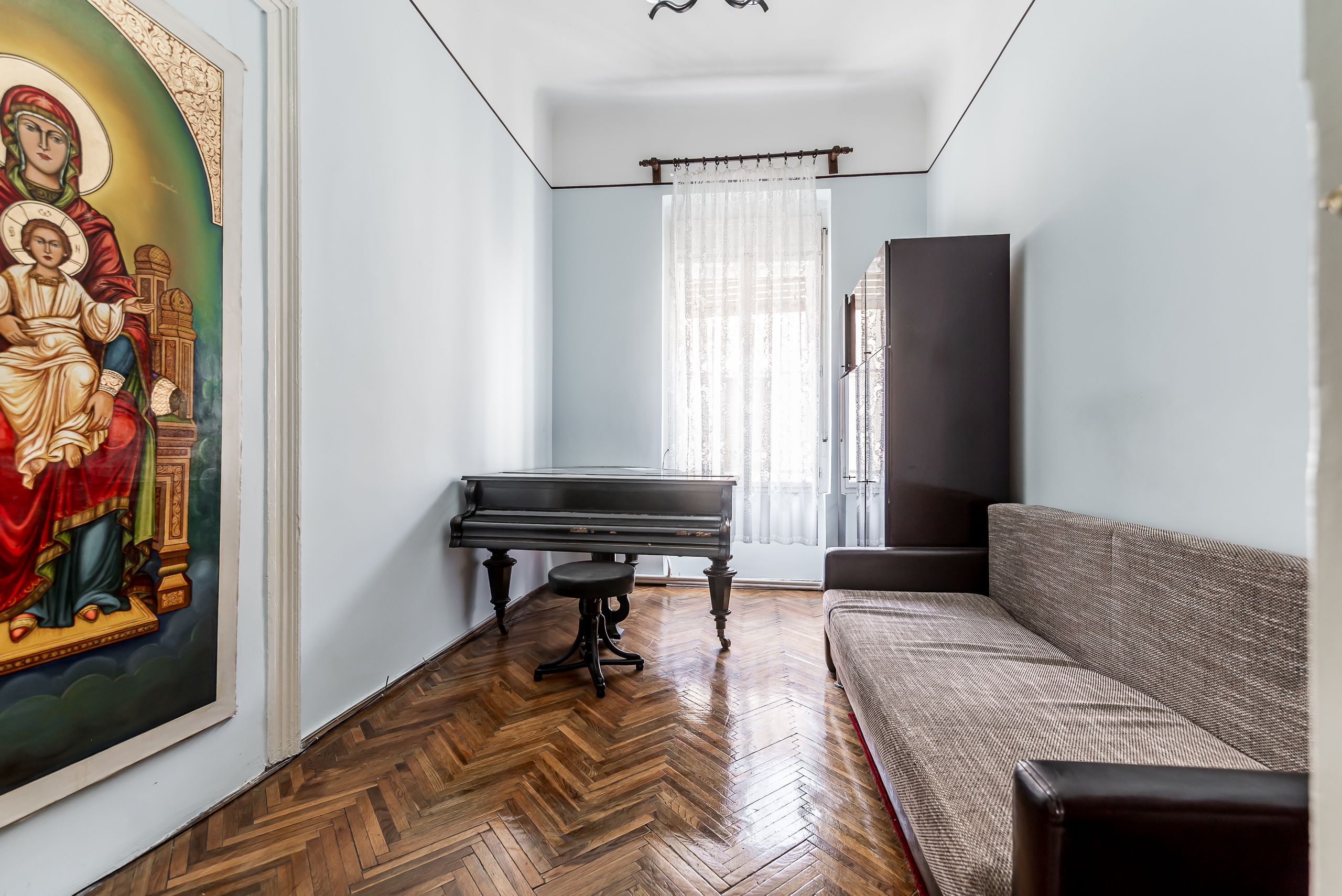 Apartament 3 camere, etaj 1, ultracentral (clădire cu 4 apartamente) — fotografia 3