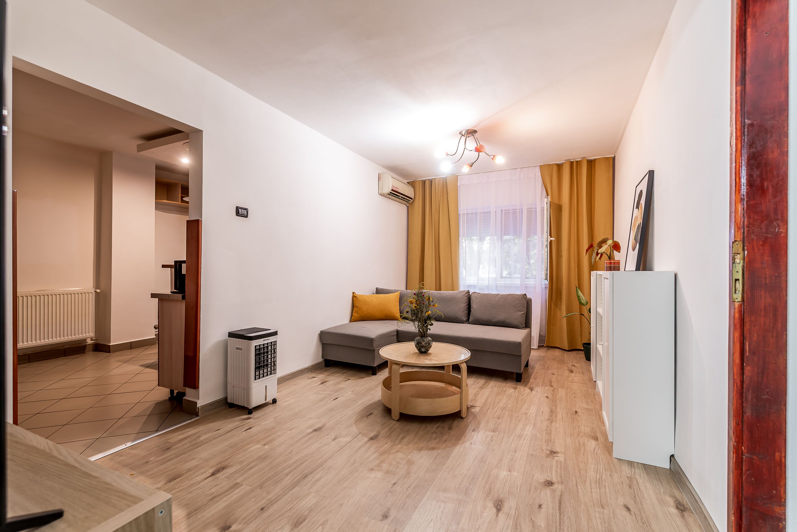 Apartament 4 camere la parter, acces direct din stradă in Micalaca — fotografia 1