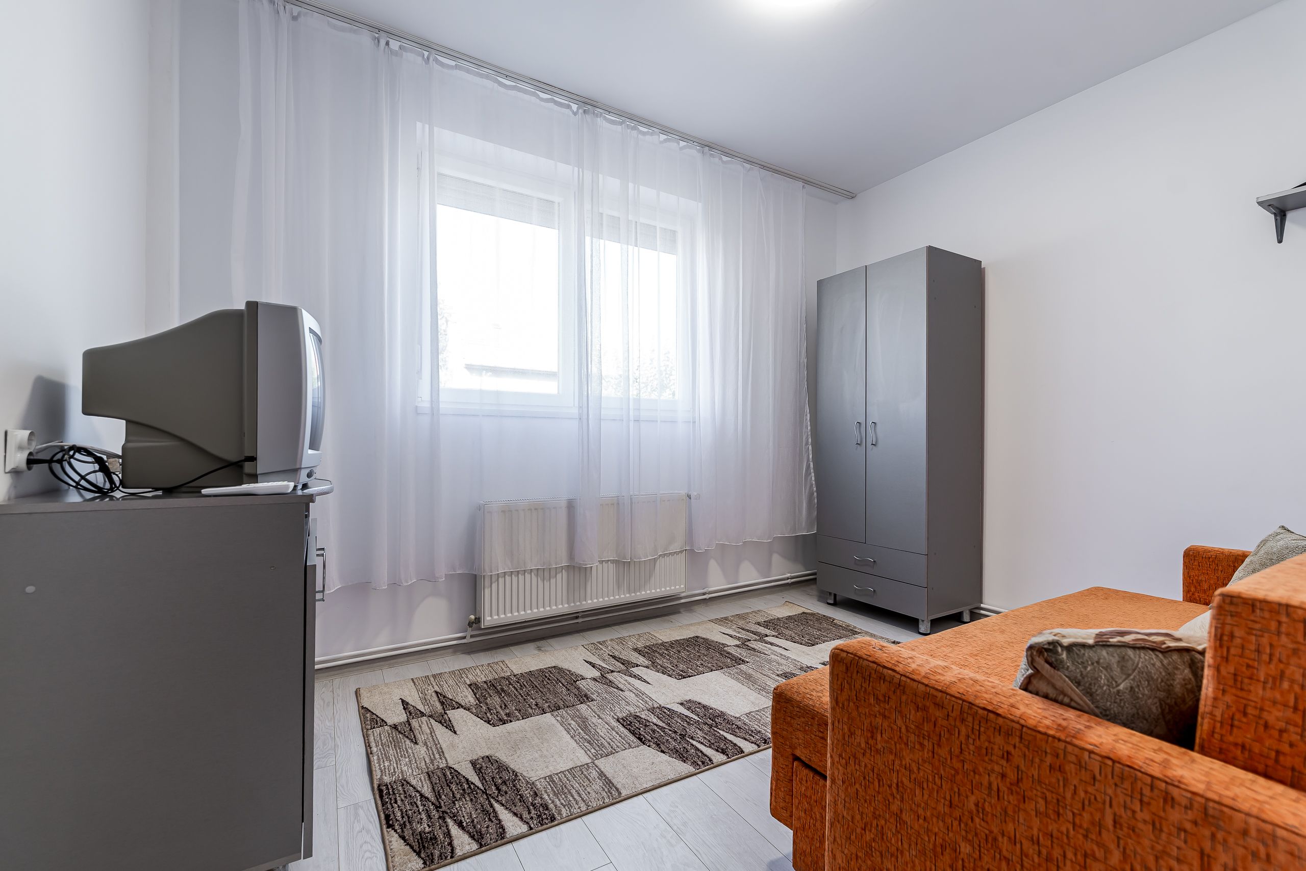 Apartament la cheie cu 2 camere la casa in Parneava Comision 0% — fotografia 9