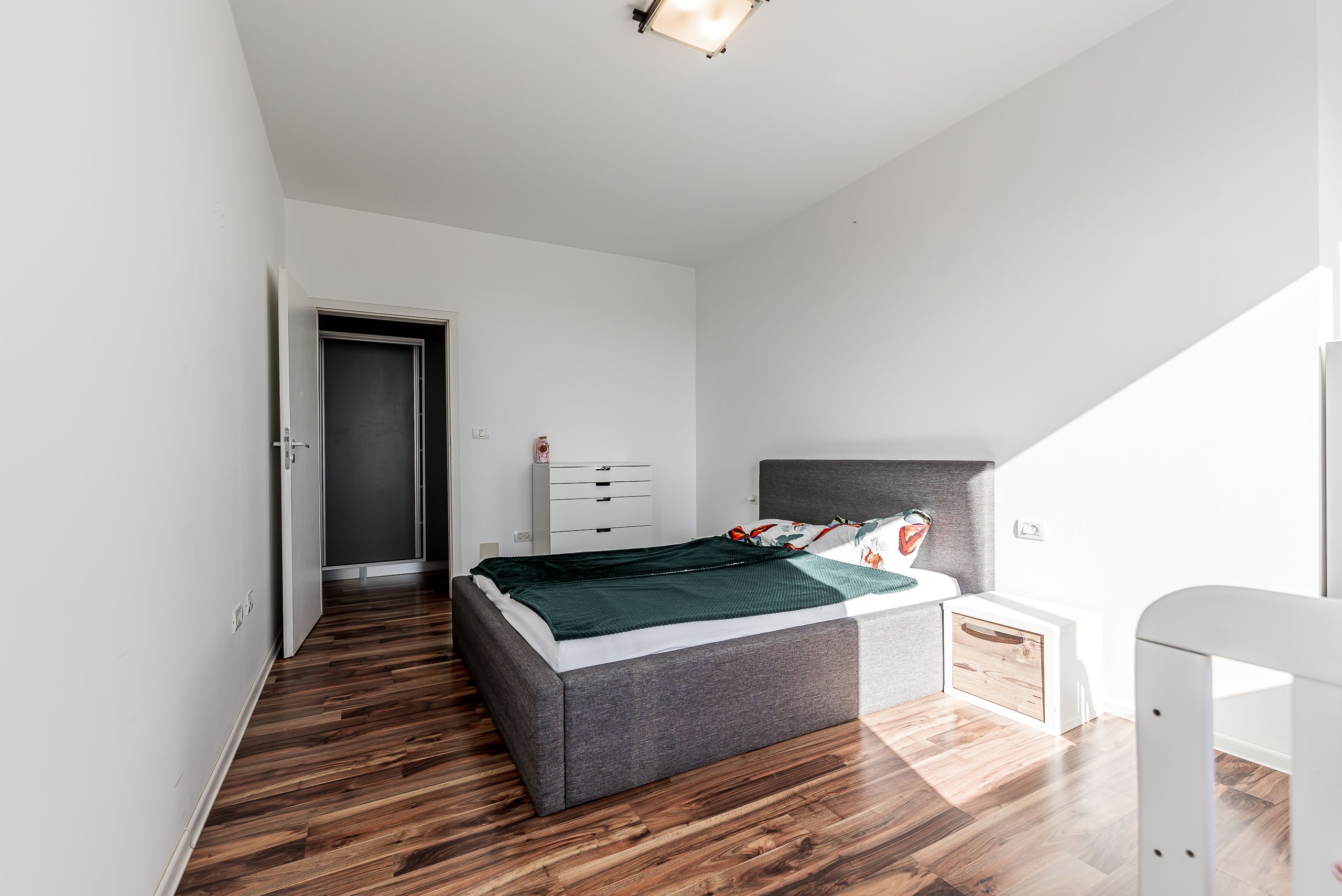 2 camere în blocul Urbanna: Orientare spre răsărit și confort complet — fotografia 10
