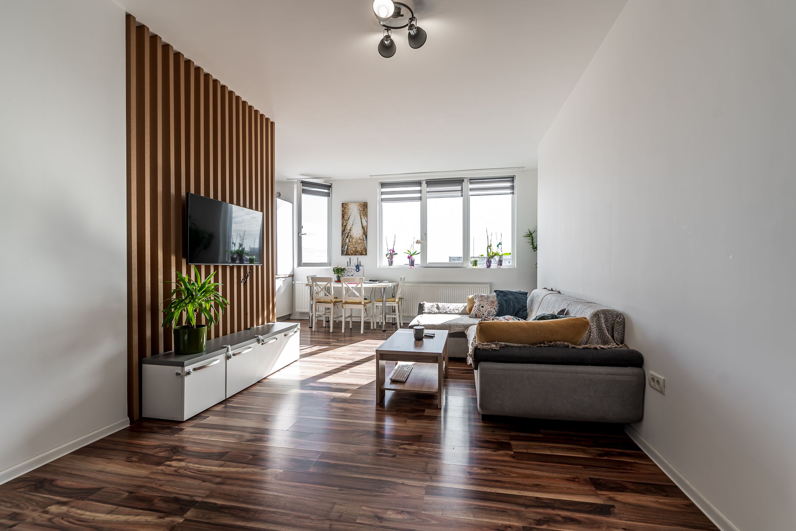 2 camere în blocul Urbanna: Orientare spre răsărit și confort complet — fotografia 2