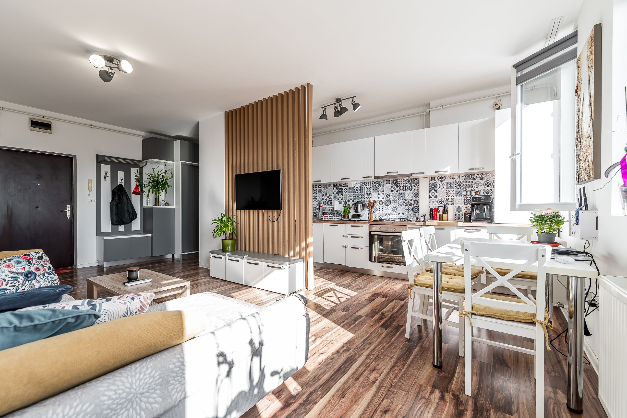 2 camere în blocul Urbanna: Orientare spre răsărit și confort complet — fotografia 3