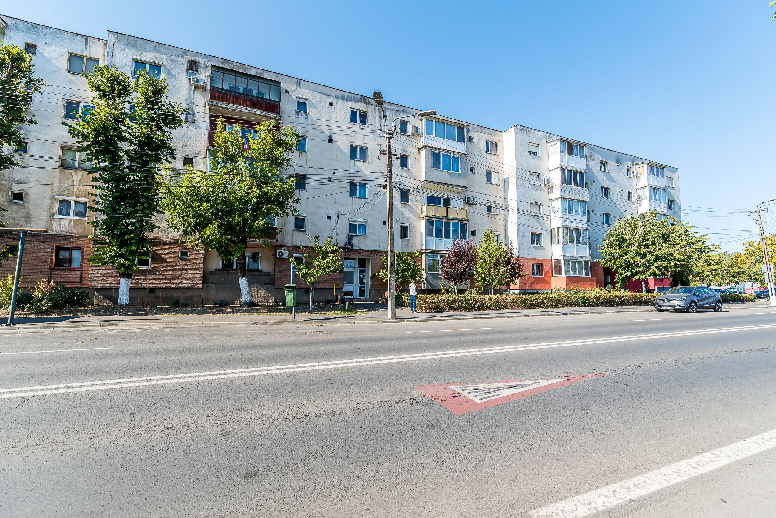 Apartament 2 camerel, bloc V8,  Zona 6 Vânători. — fotografia 1