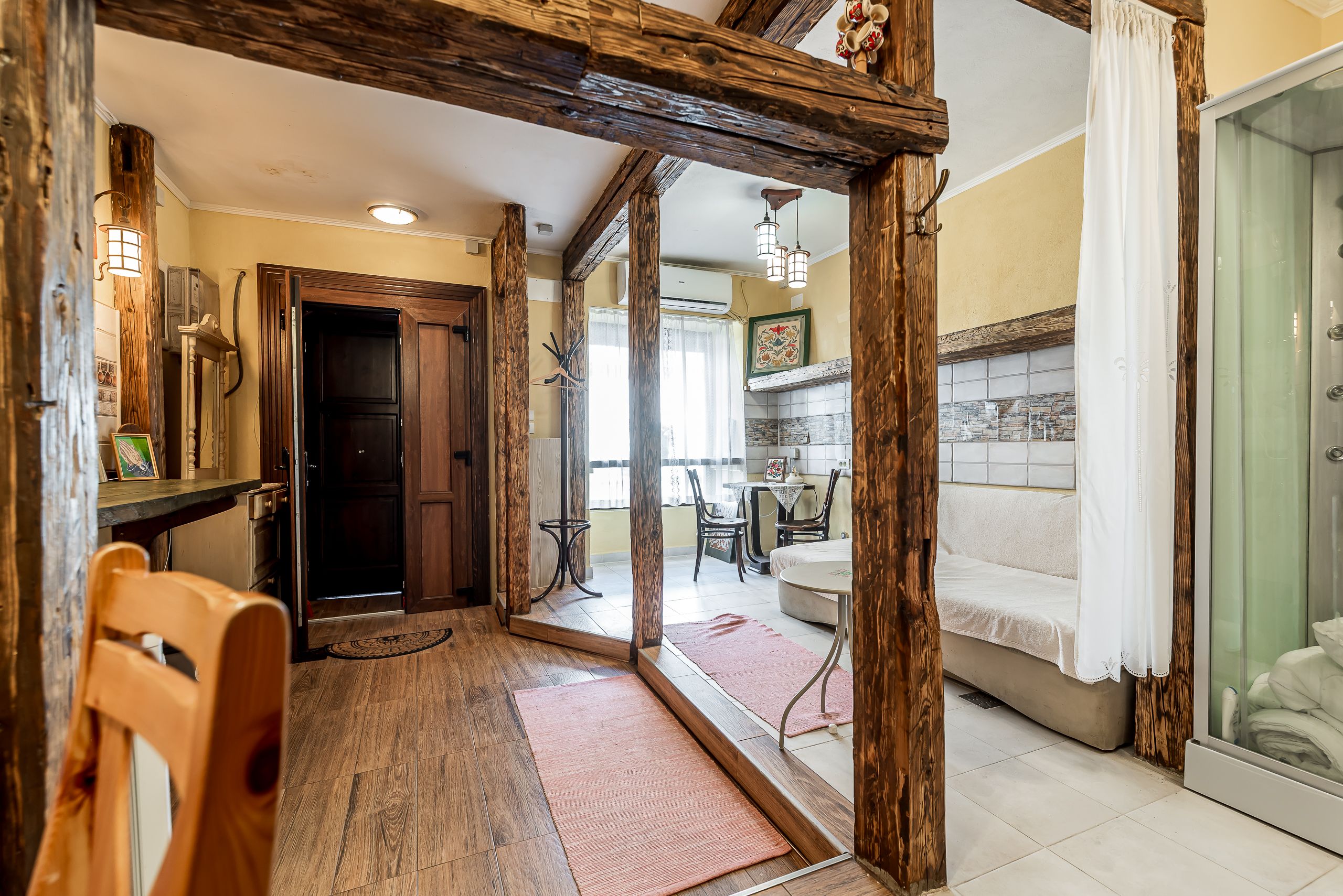 Spatiu comercial cu intrare din strada, fatada in curs de renovare — fotografia 7