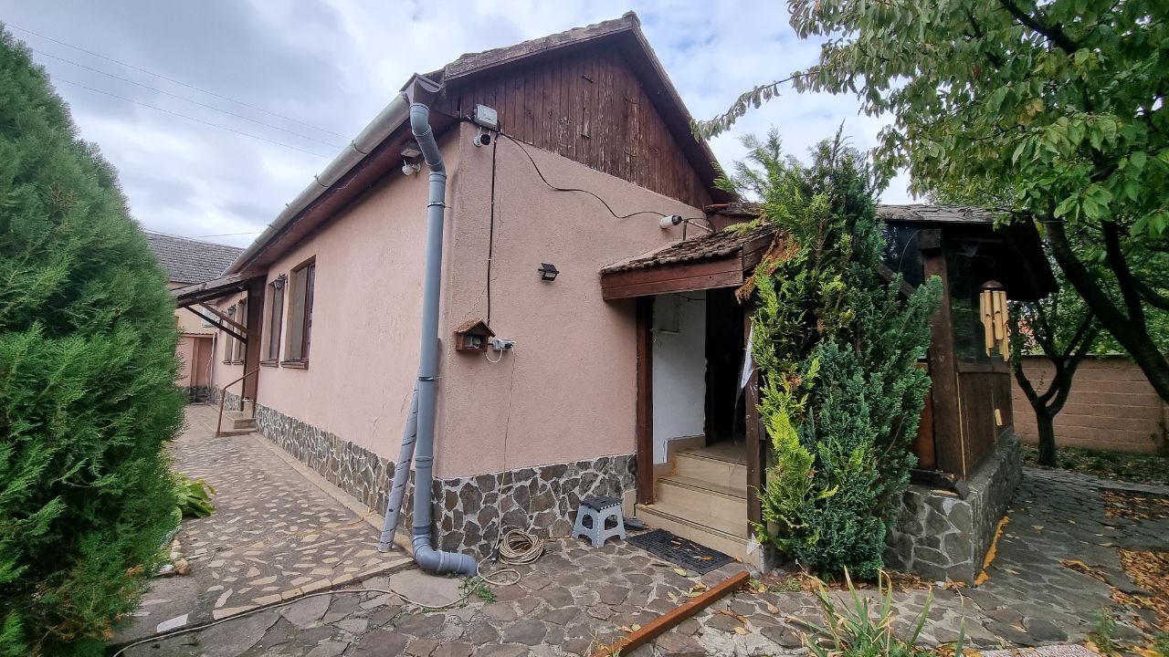Casă cu 3 camere, anexă și teren de 901 mp – Pecica, zonă centrală — fotografia 1