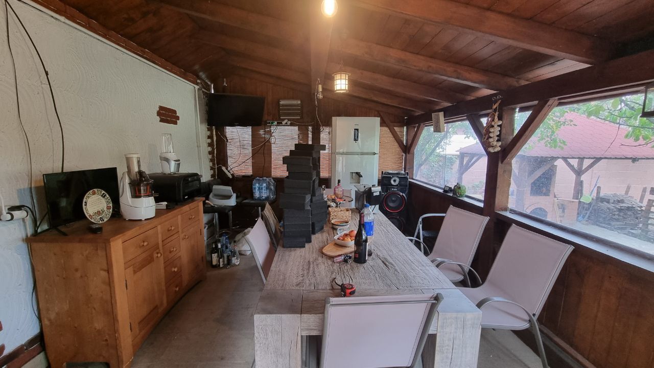 Casă cu 3 camere, anexă și teren de 901 mp – Pecica, zonă centrală — fotografia 3