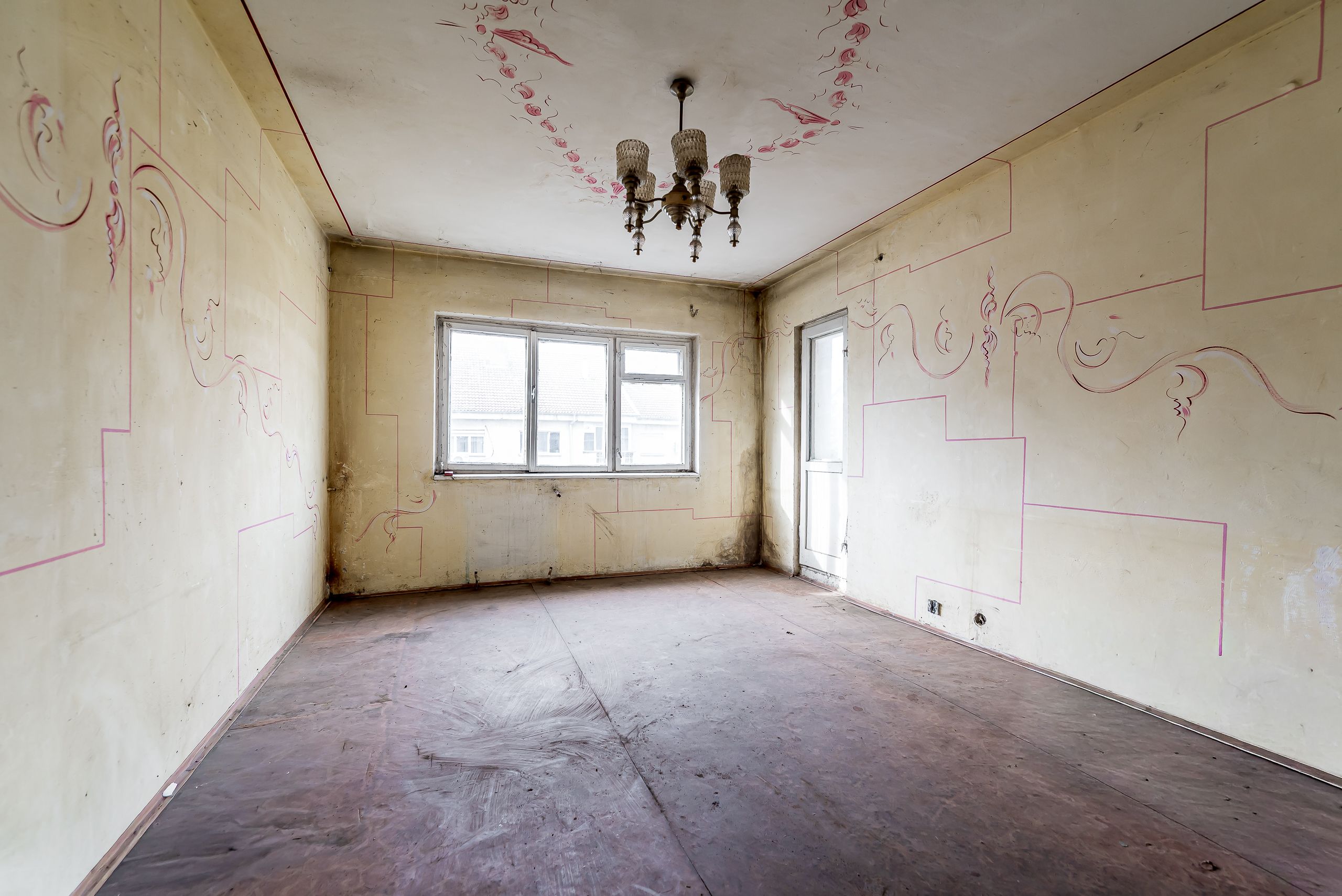 Apartament decomandat, 2 camere, Alfa, la 2 pași de stația de tramvai — fotografia 2