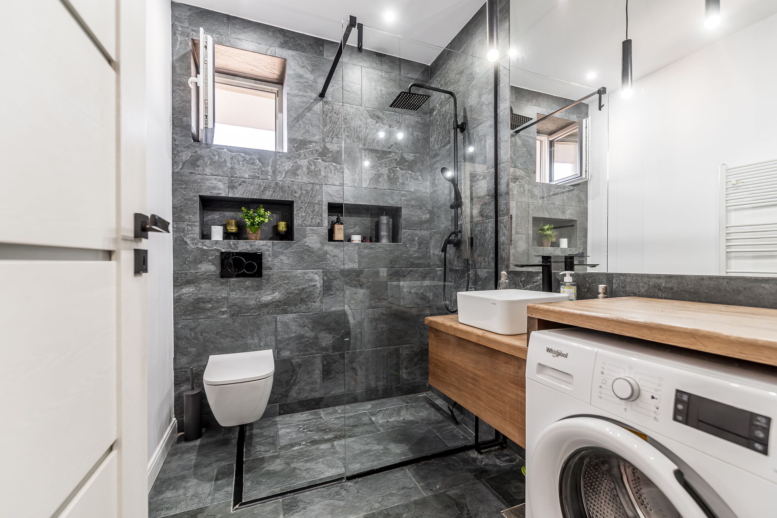 La câtiva pași de mal | 2 camere, 52 mp utili, bloc nou cu lift — fotografia 11
